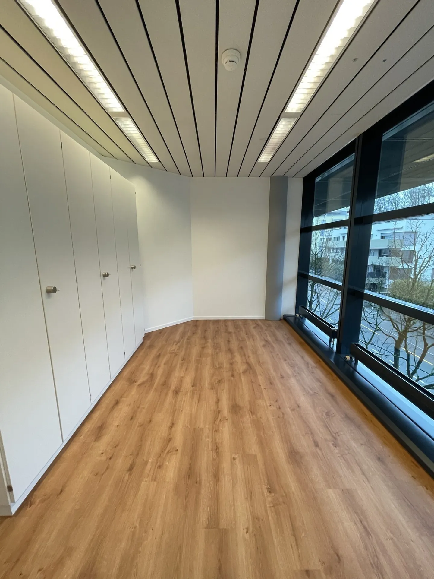 Location de bureaux individuels/espaces commerciaux au 2ème étage - Photo 6 sur 6