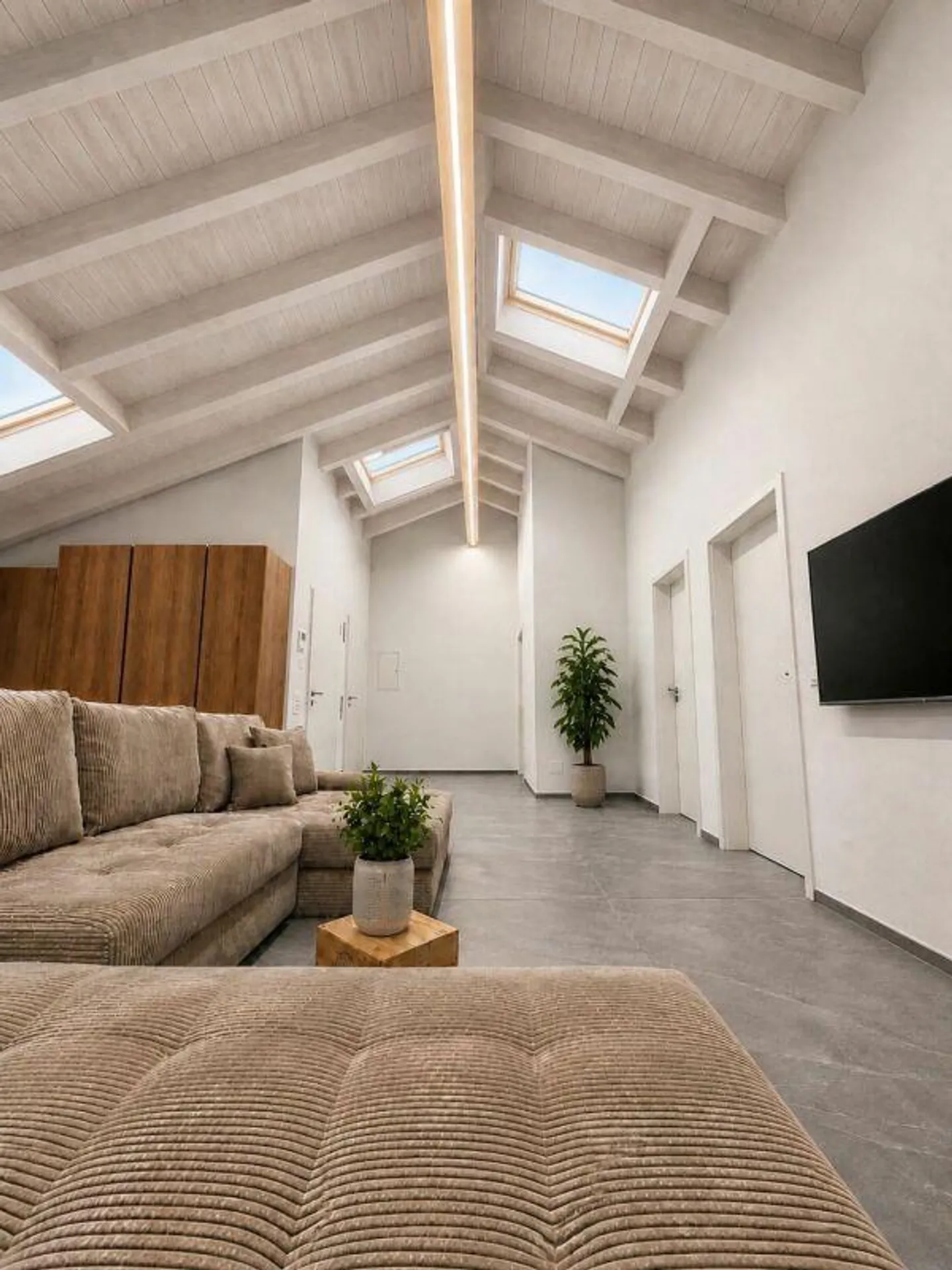 Attico moderno con 3,5 stanze - Foto 7 di 9