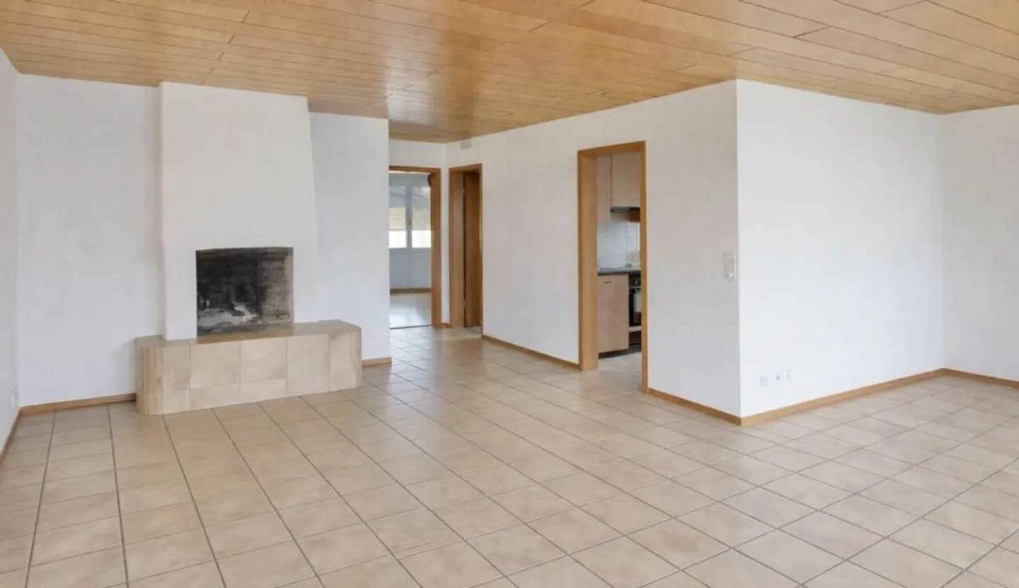 ATTRAKTIVE 4.5-ZIMMER-WOHNUNG MIT GROSSEM BALKON - Foto 2 von 8