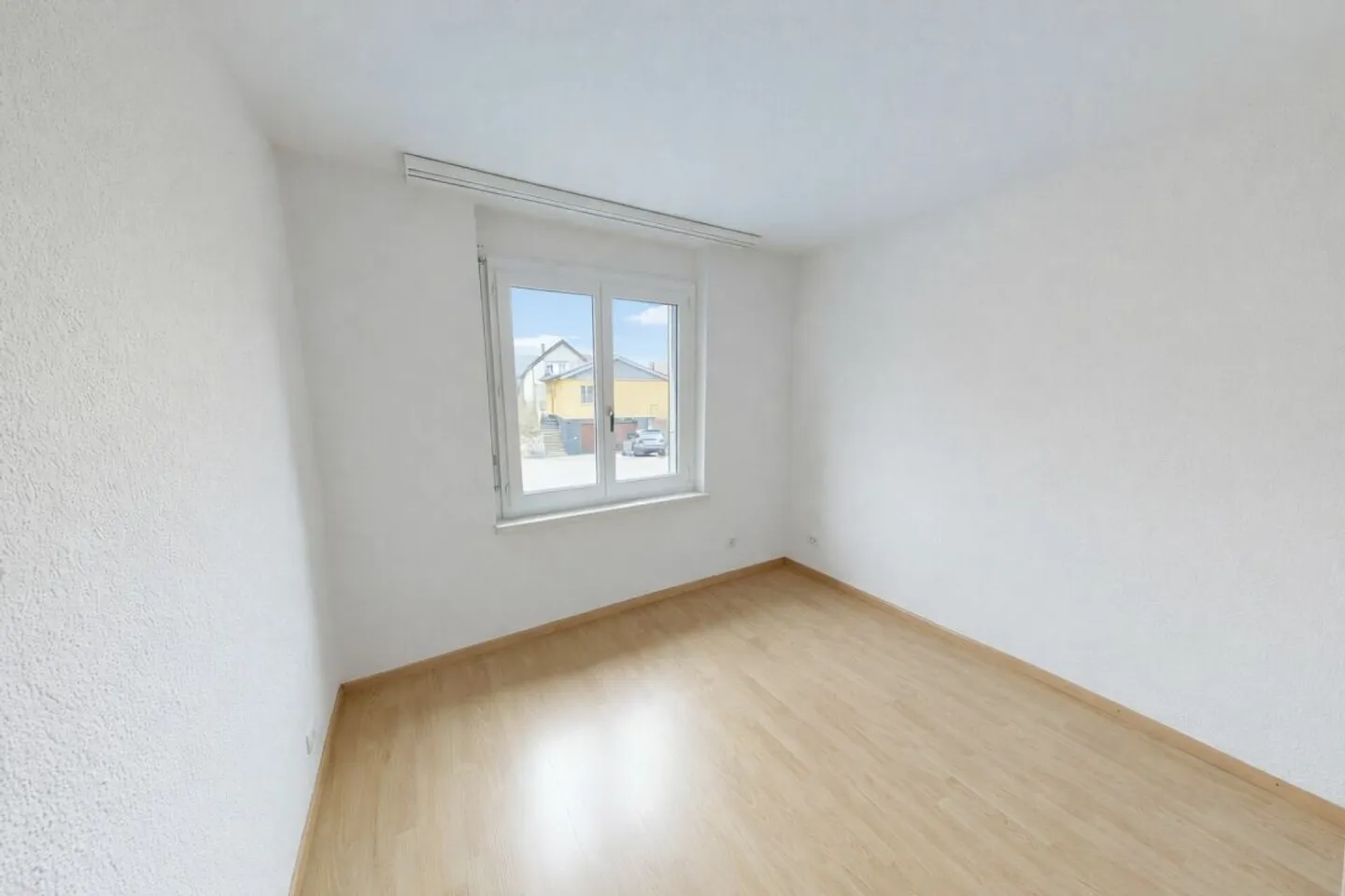 ATTRAKTIVE 4.5-ZIMMER-WOHNUNG MIT GROSSEM BALKON - Foto 4 von 8