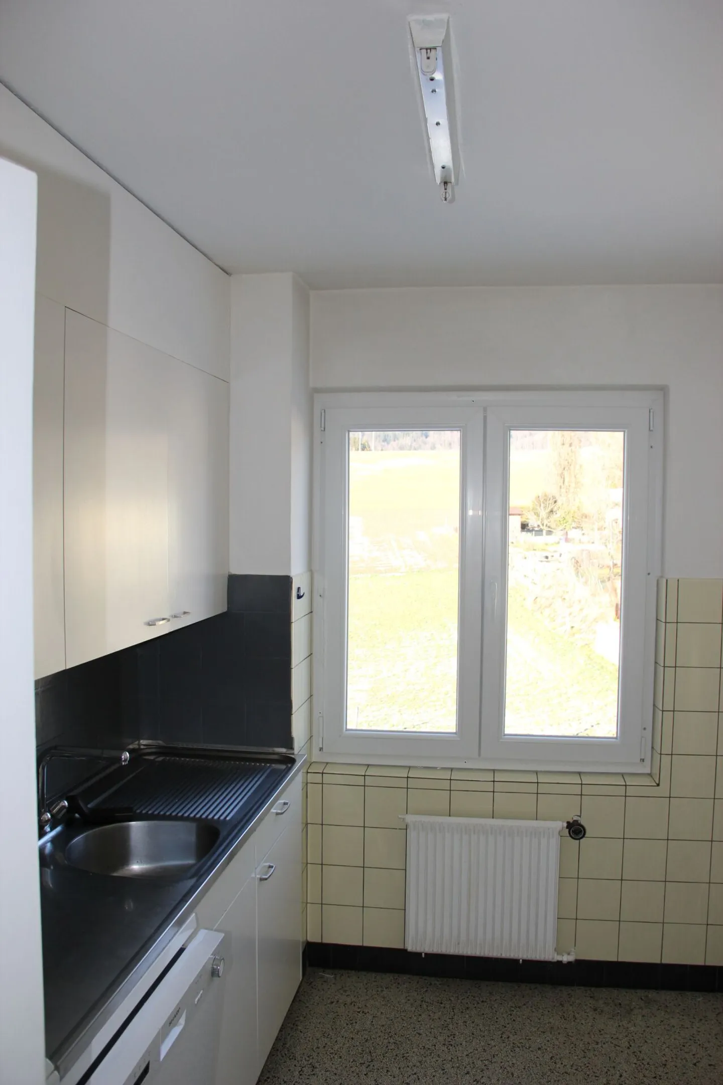 Ideally located in the heights of the village, 4.5-room apartments on the 2nd and 3rd floors - Photo 5 of 9
