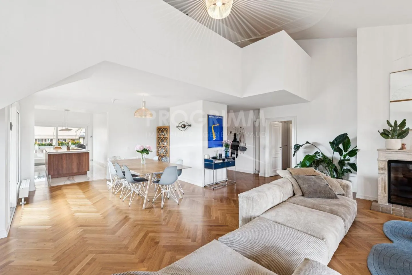 Magnificent 4-room apartment + 1 office - 3 parking spaces - Elevator - Photo 2 of 10