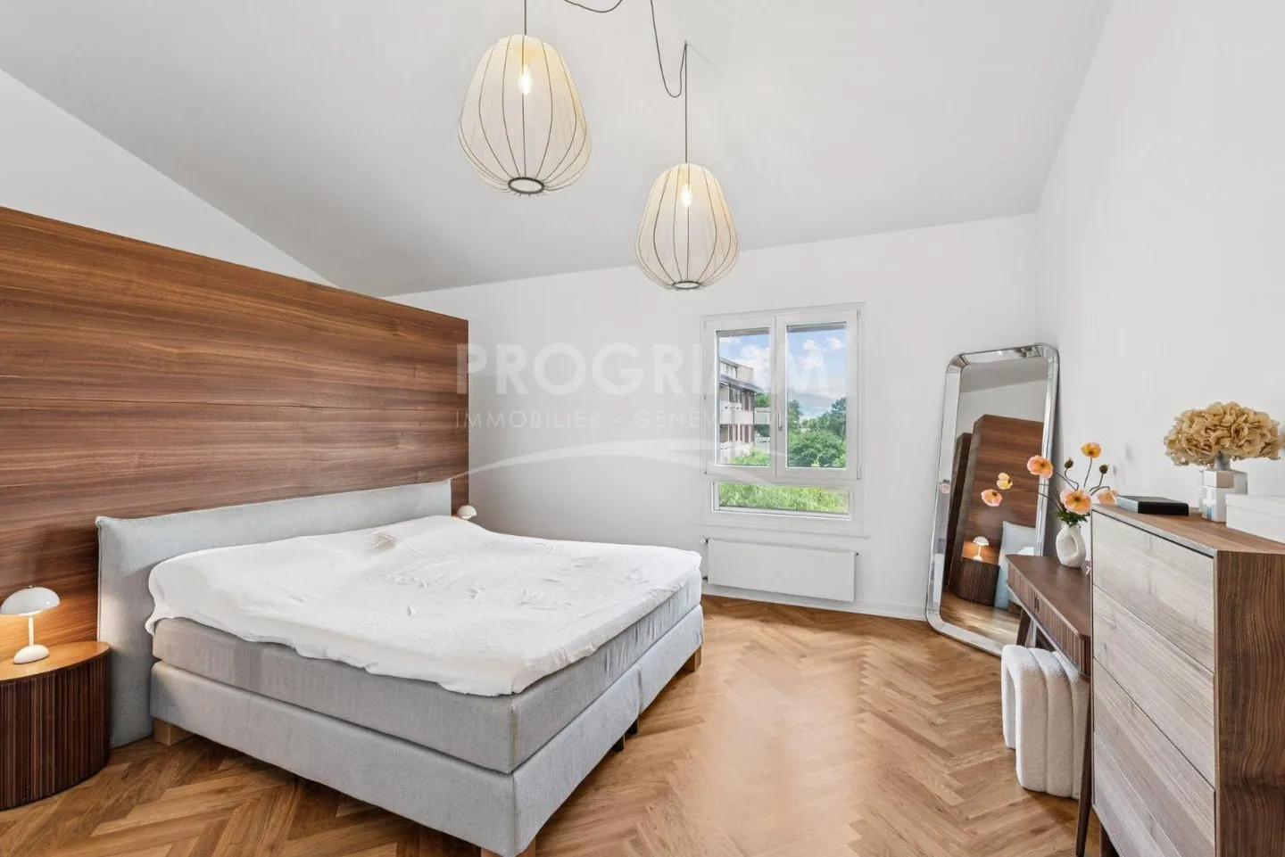Magnificent 4-room apartment + 1 office - 3 parking spaces - Elevator - Photo 4 of 10