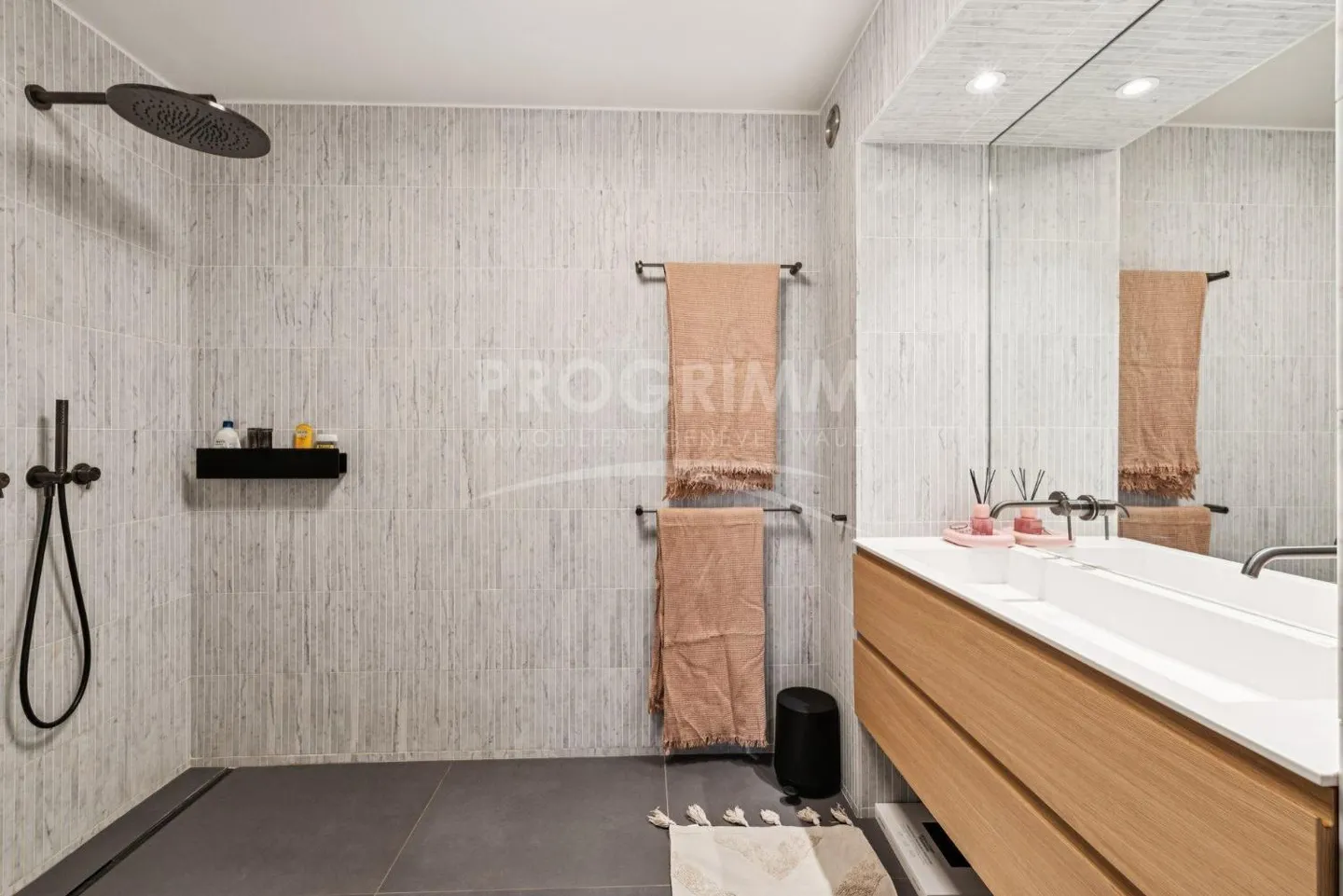 Magnificent 4-room apartment + 1 office - 3 parking spaces - Elevator - Photo 8 of 10