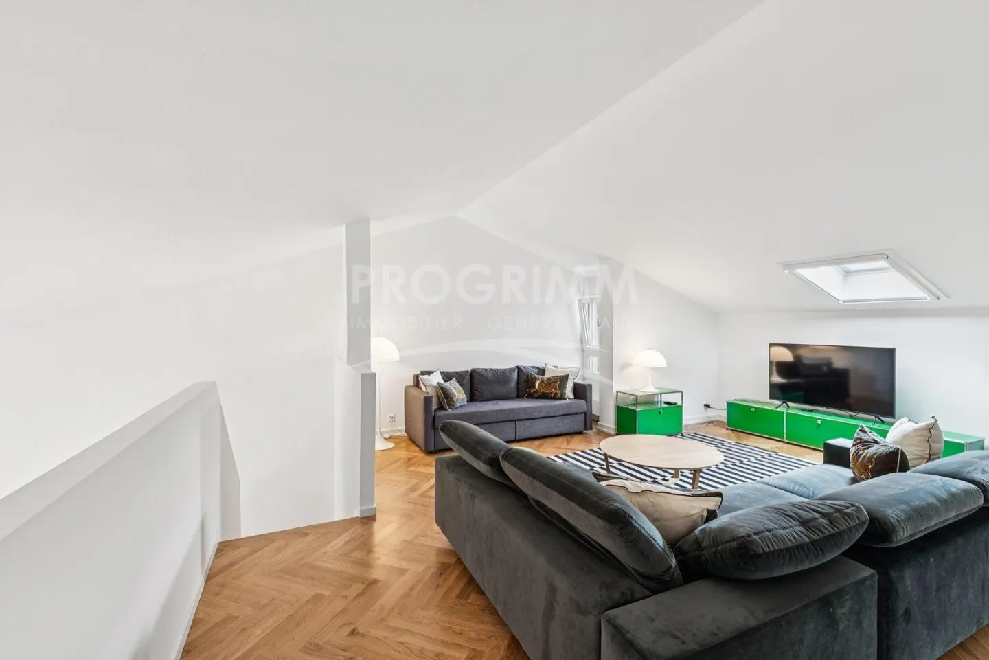 Magnificent 4-room apartment + 1 office - 3 parking spaces - Elevator - Photo 9 of 10