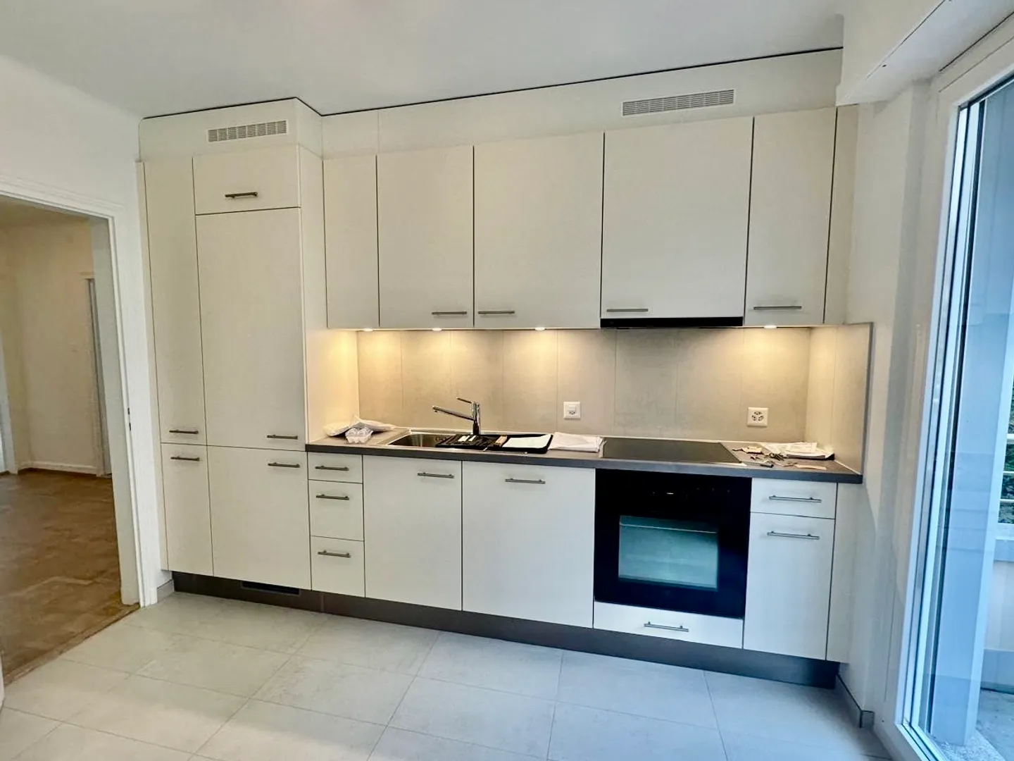 Appartement moderne avec commodités - Photo 2 sur 10