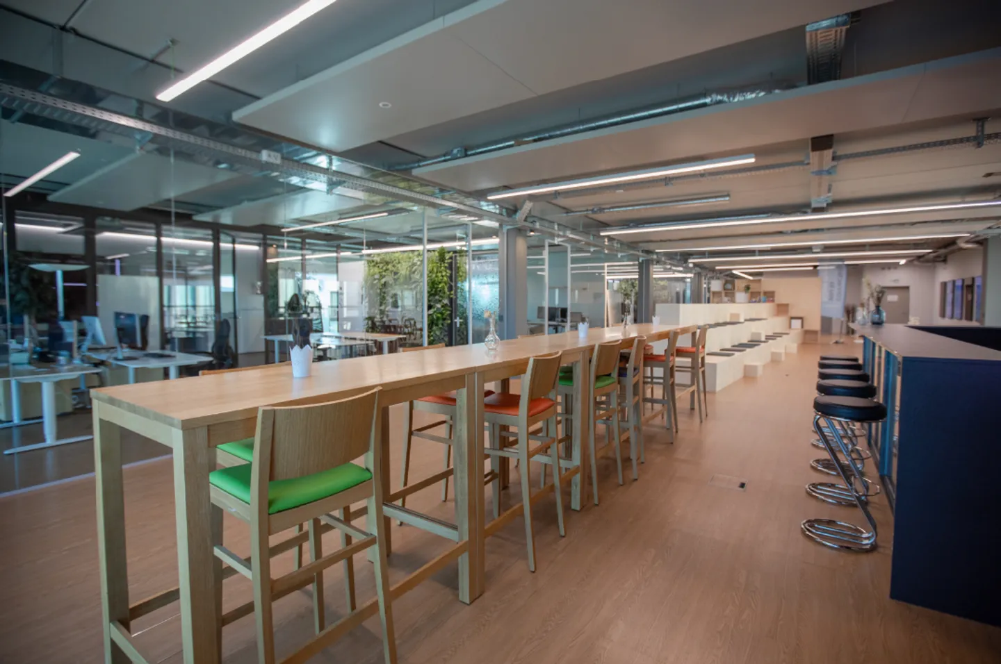 Exclusive office and showroom spaces with car lift up to 5,700 m² - Photo 4 of 10