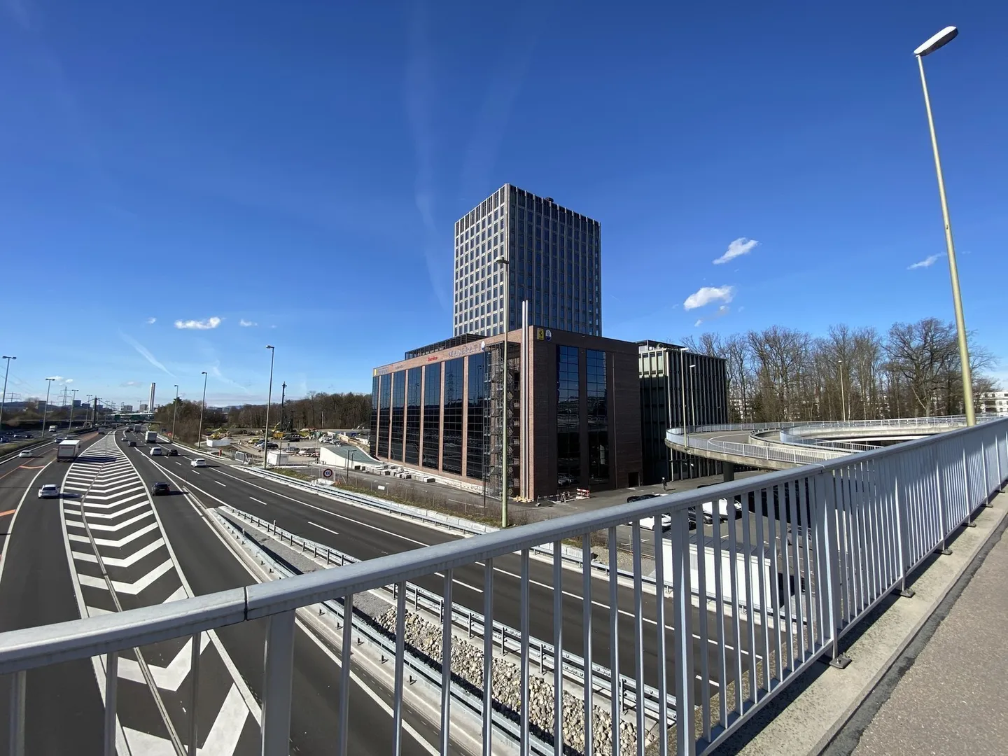Exclusive office and showroom spaces with car lift up to 5,700 m² - Photo 2 of 10