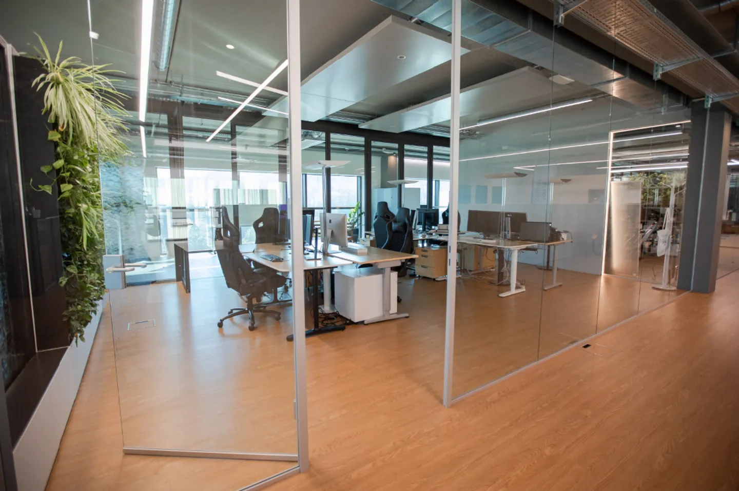 Exclusive office and showroom spaces with car lift up to 5,700 m² - Photo 3 of 10