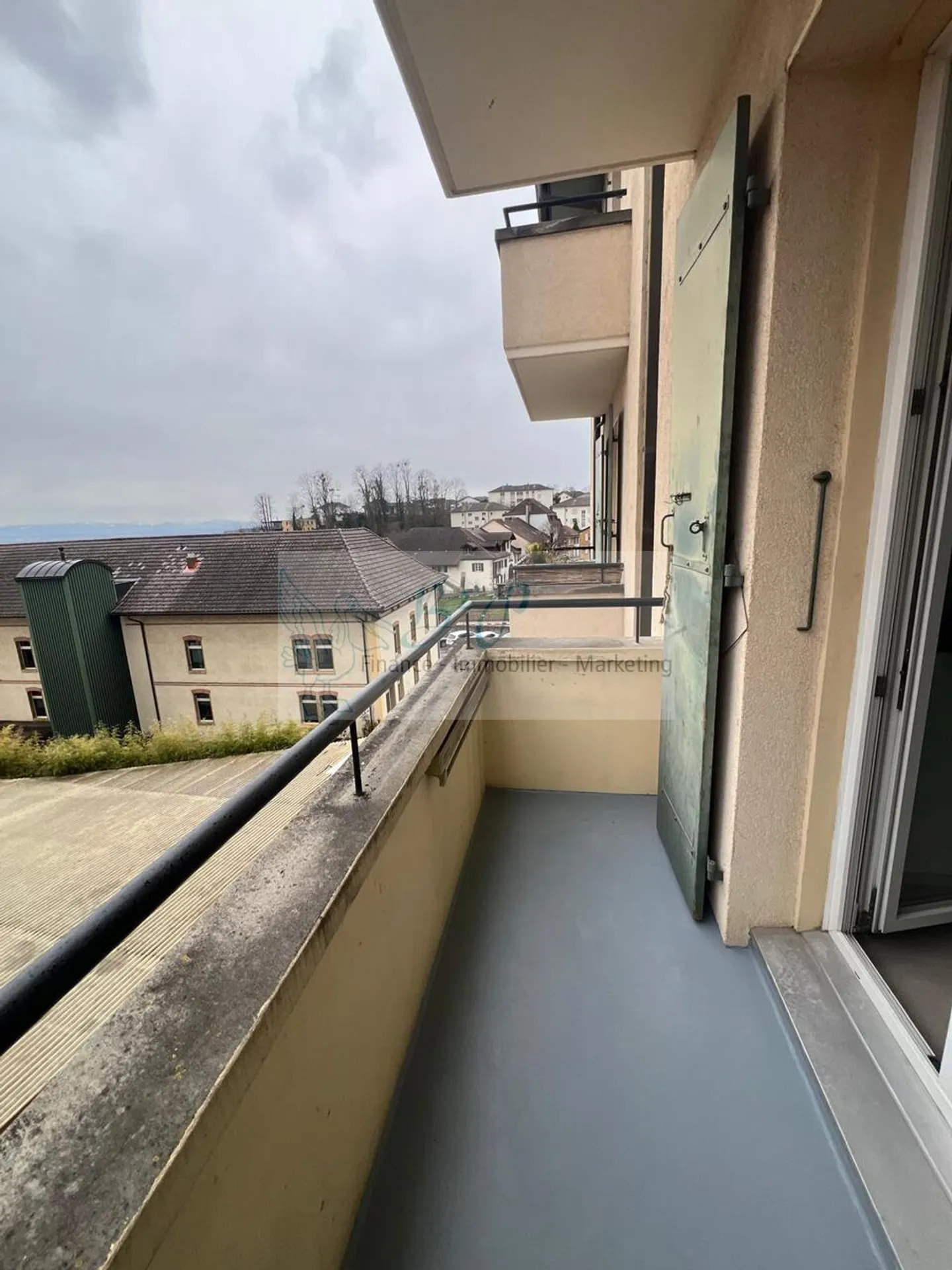 3,5-Zimmer-Wohnung mit zwei Balkonen im Zentrum von Colombier - Foto 4 von 10