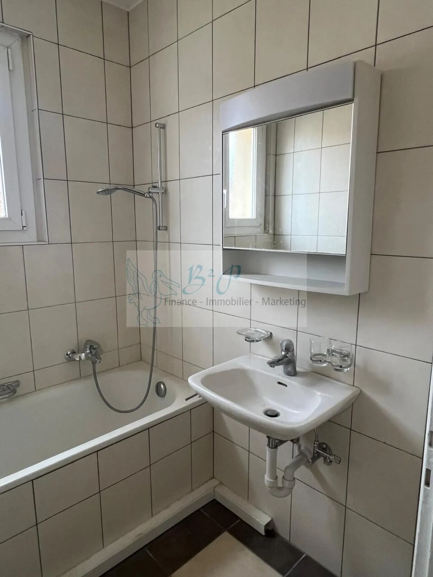 3,5-Zimmer-Wohnung mit zwei Balkonen im Zentrum von Colombier - Foto 9 von 10