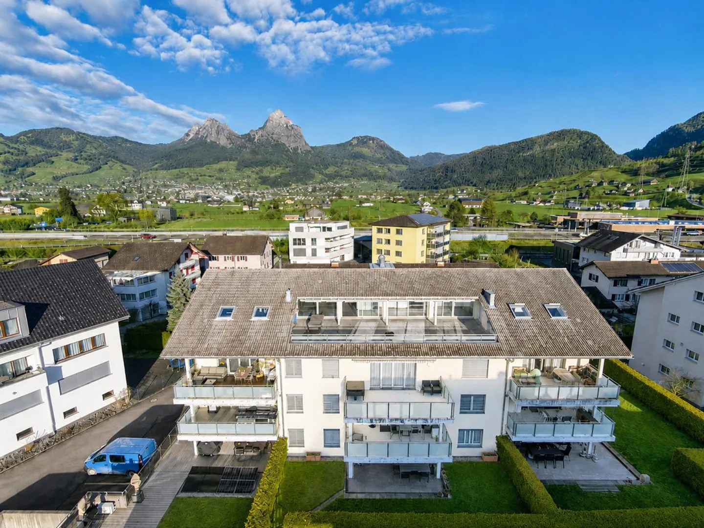 Luxuriöse Attika mit Bergsicht - Foto 1 von 9