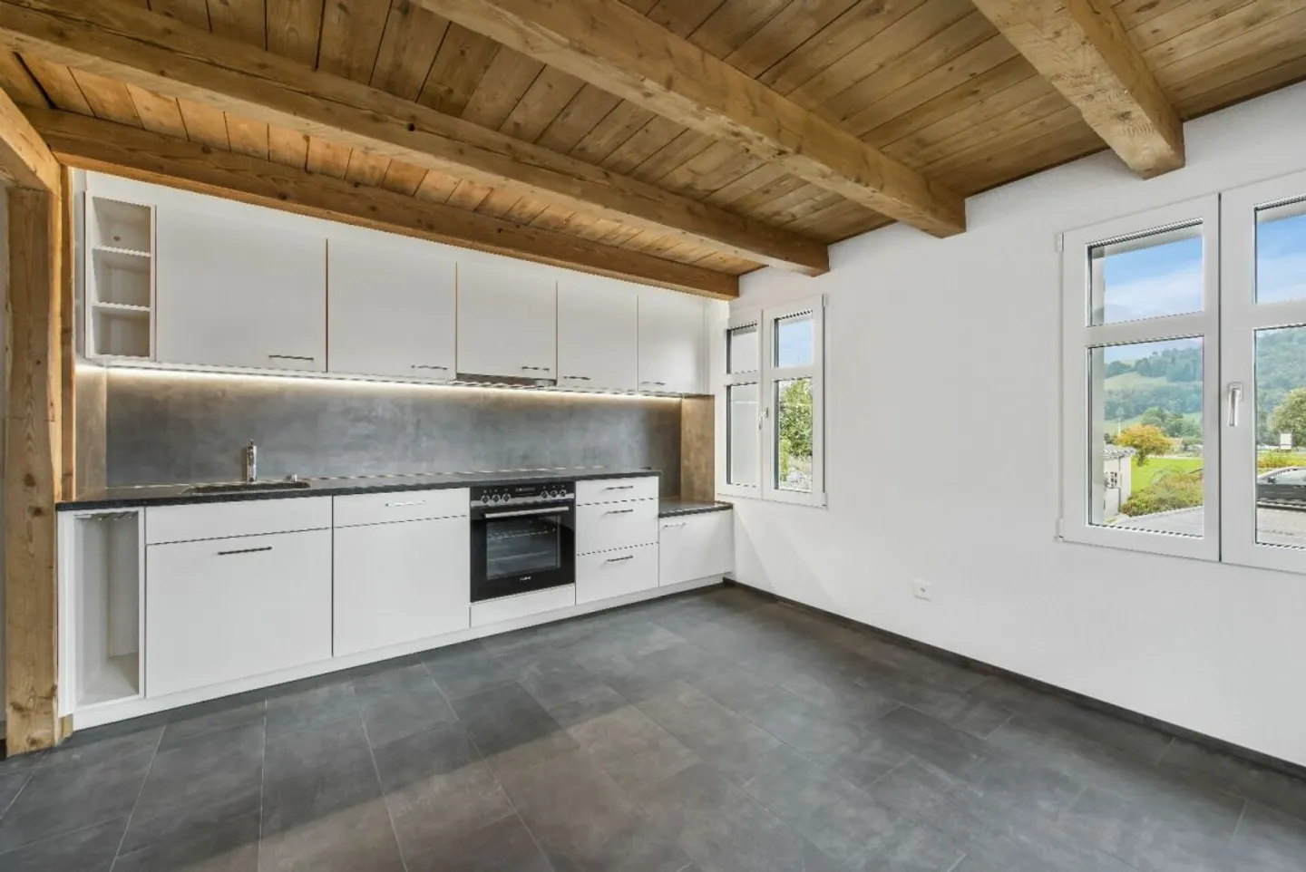 Affascinante casa bifamiliare con carattere storico e dotazioni moderne - Foto 2 di 9