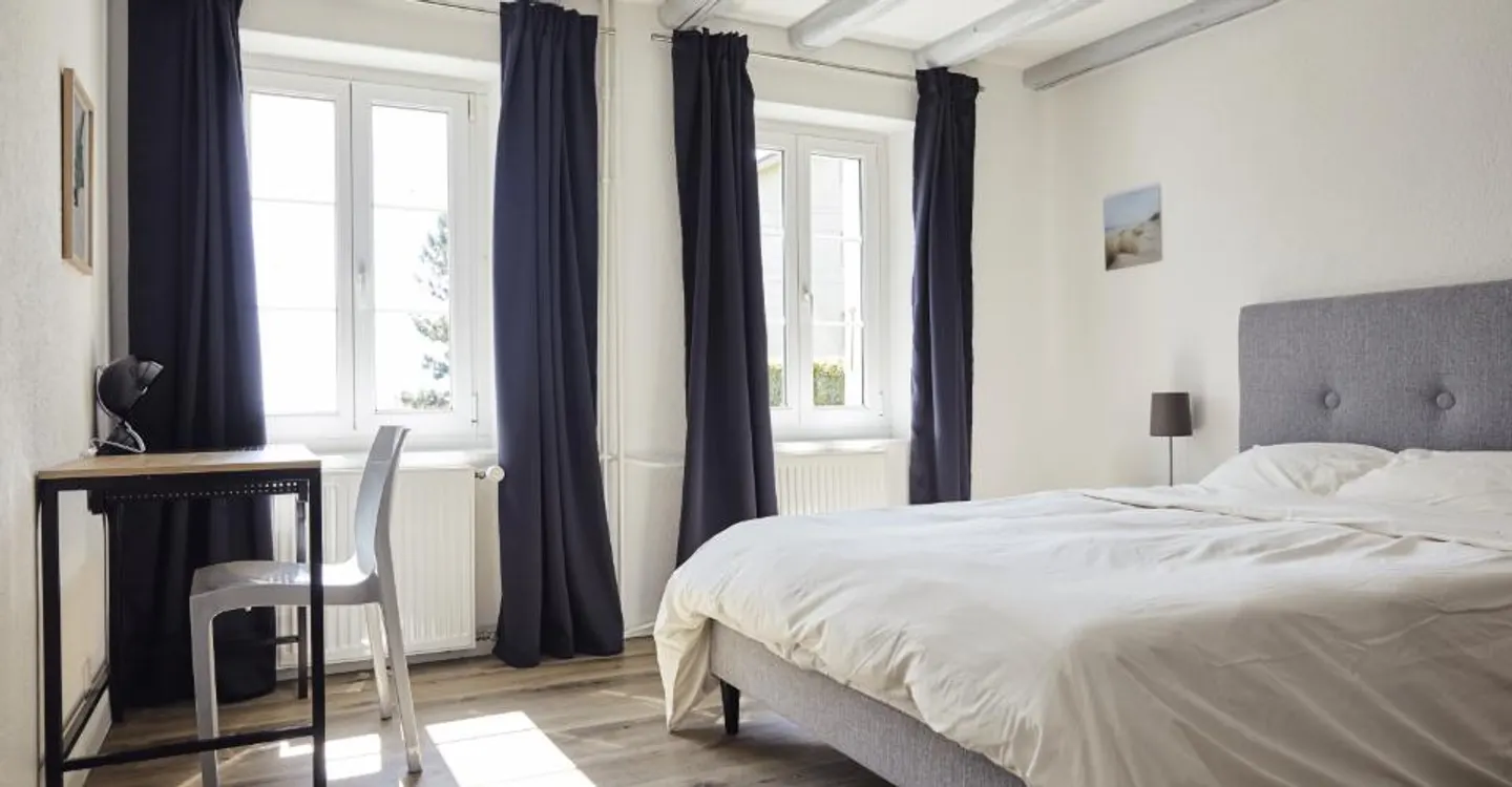 Modern 1-Bed Apartment in Prilly - Photo 3 of 8