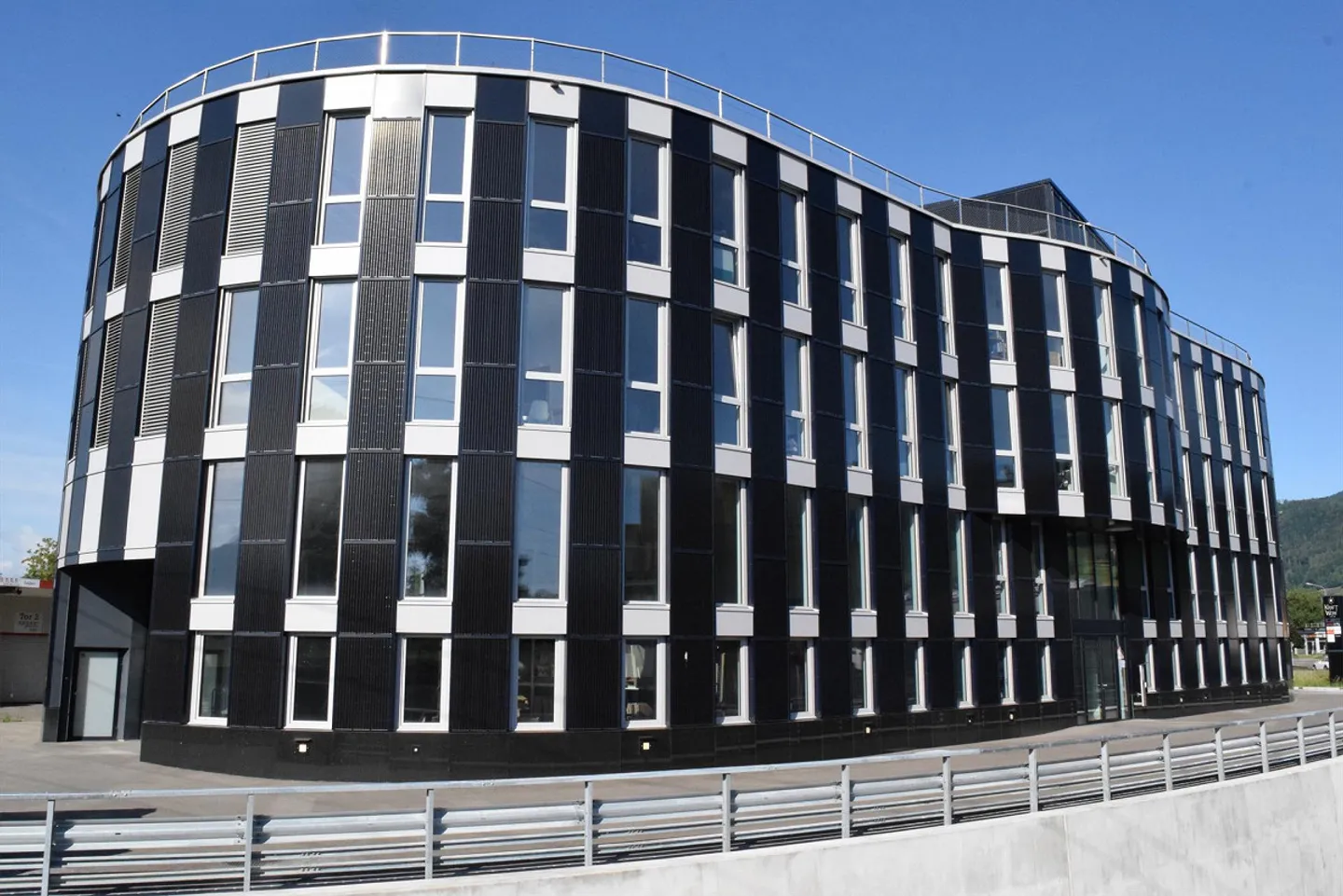 Noble Office - Photo 3 of 9