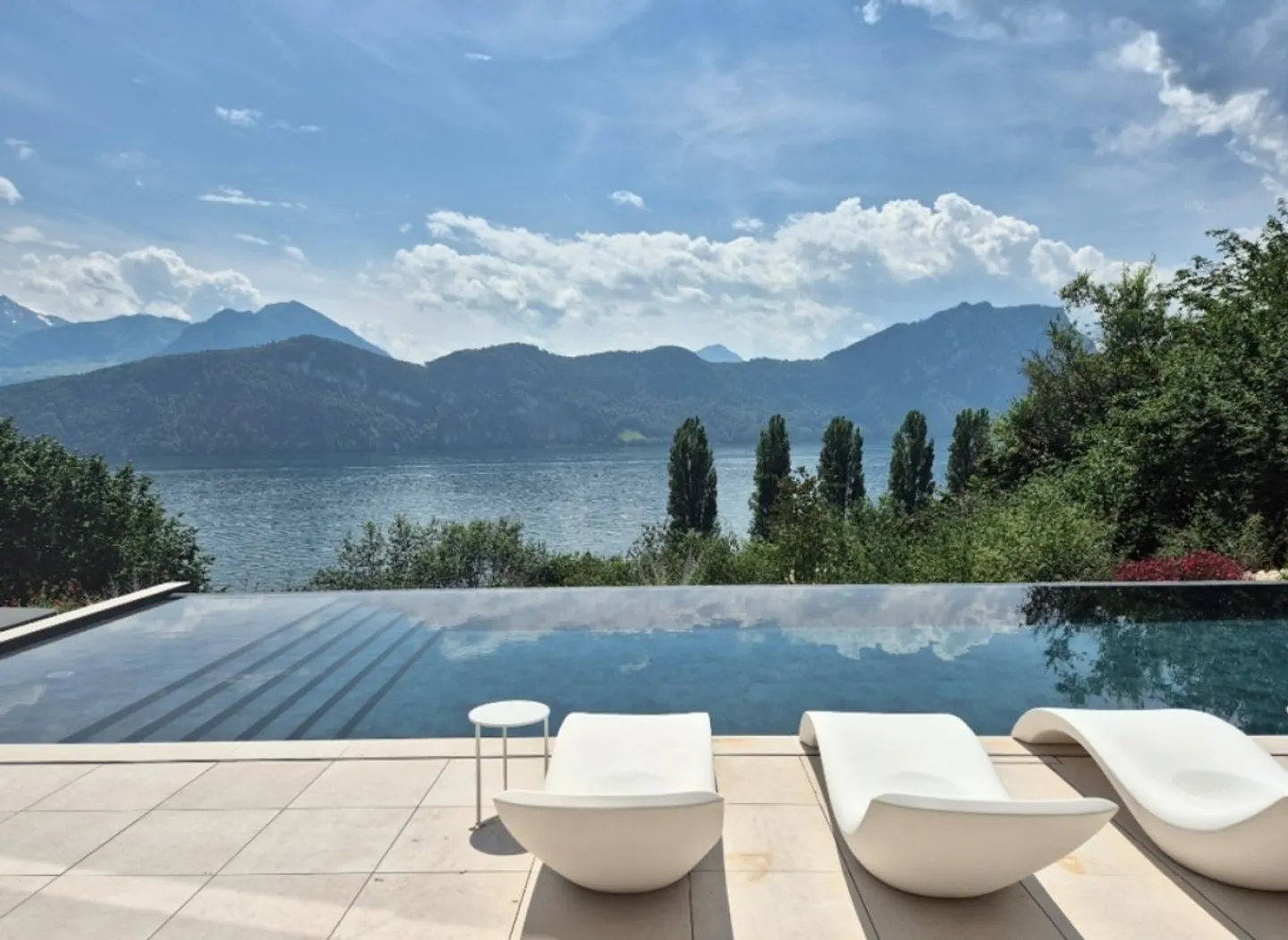 Single house for sale - Photo 2 of 3