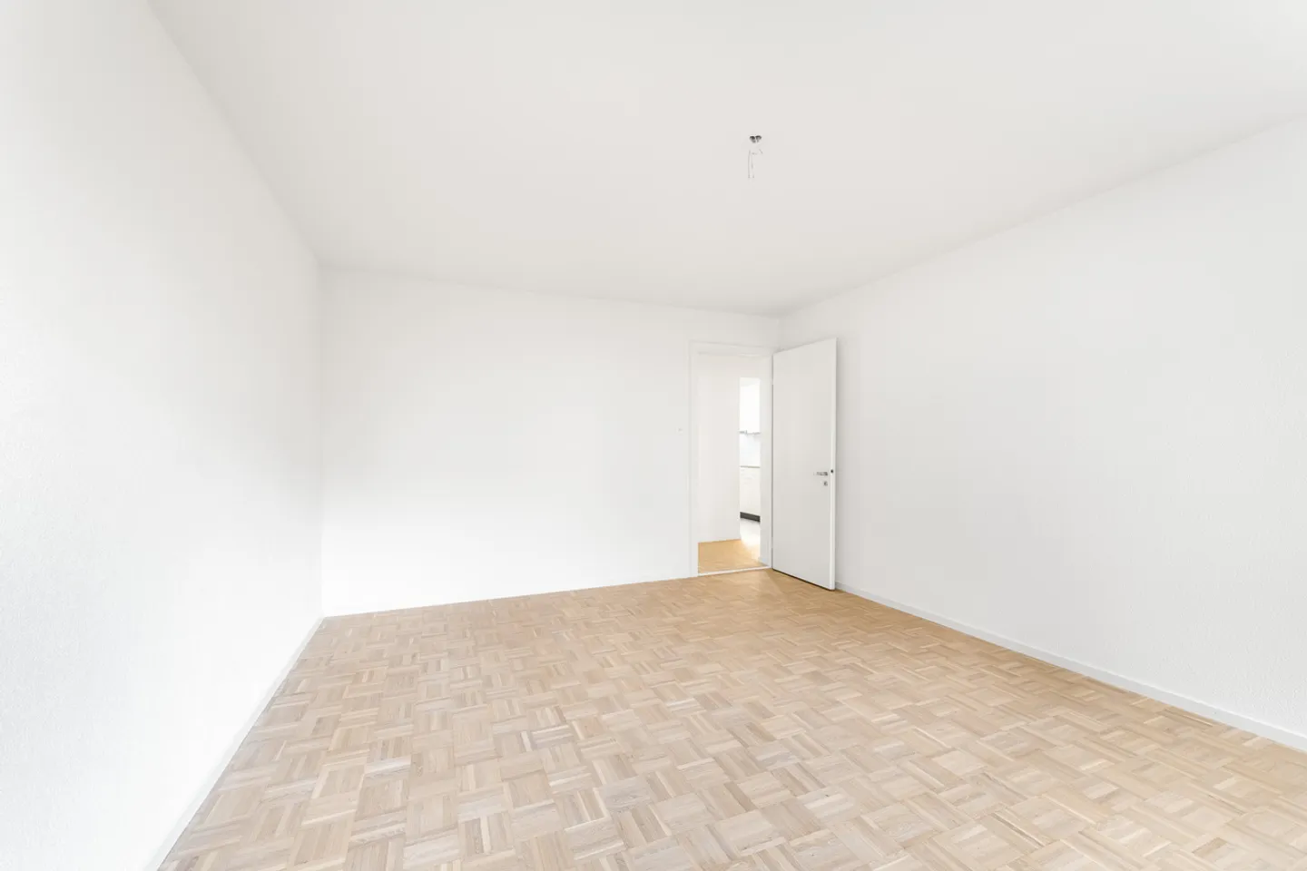 In the Heart of Zurich-Wiedikon - Living at the Pulse of the City - Photo 8 of 13