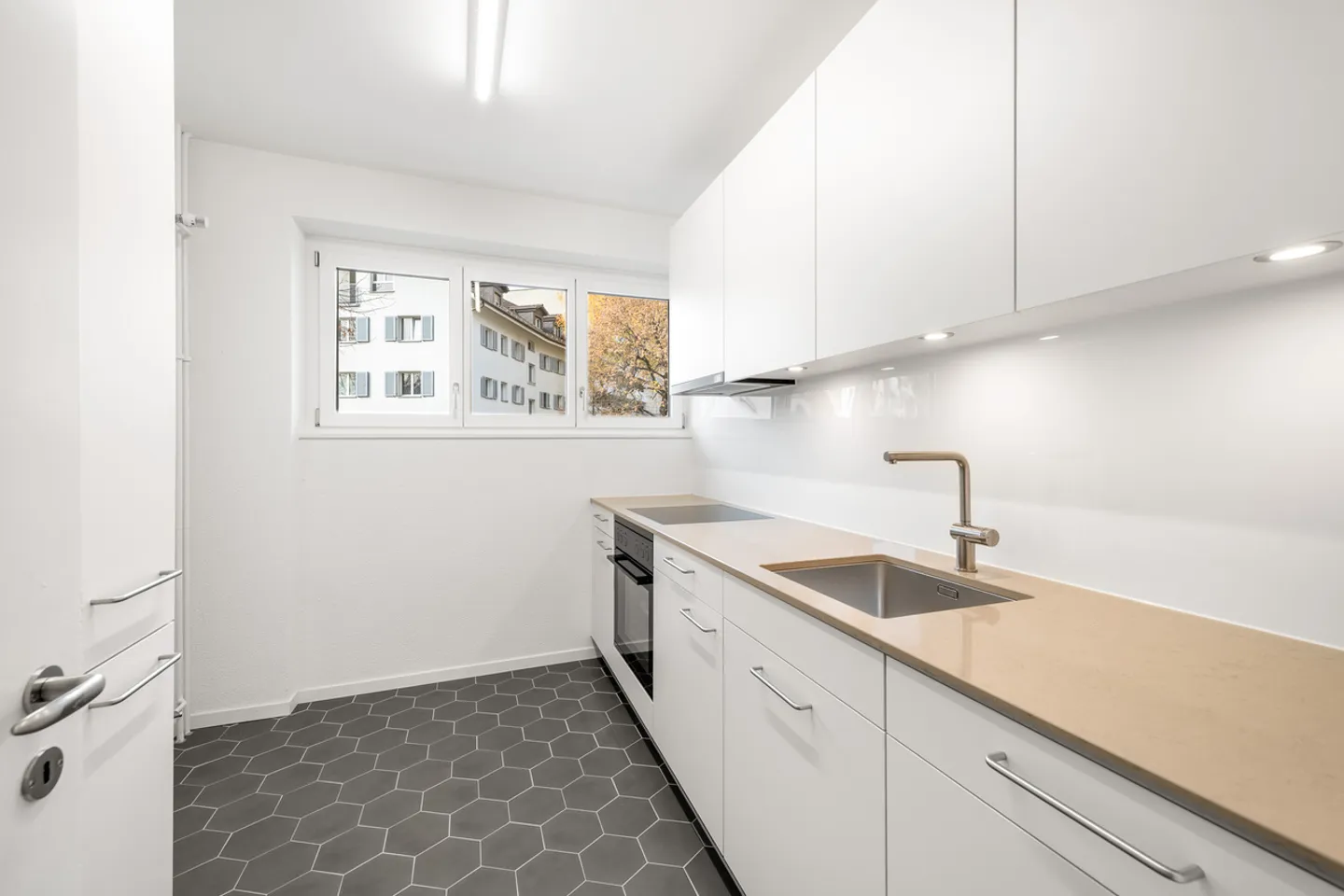 In the Heart of Zurich-Wiedikon - Living at the Pulse of the City - Photo 10 of 13