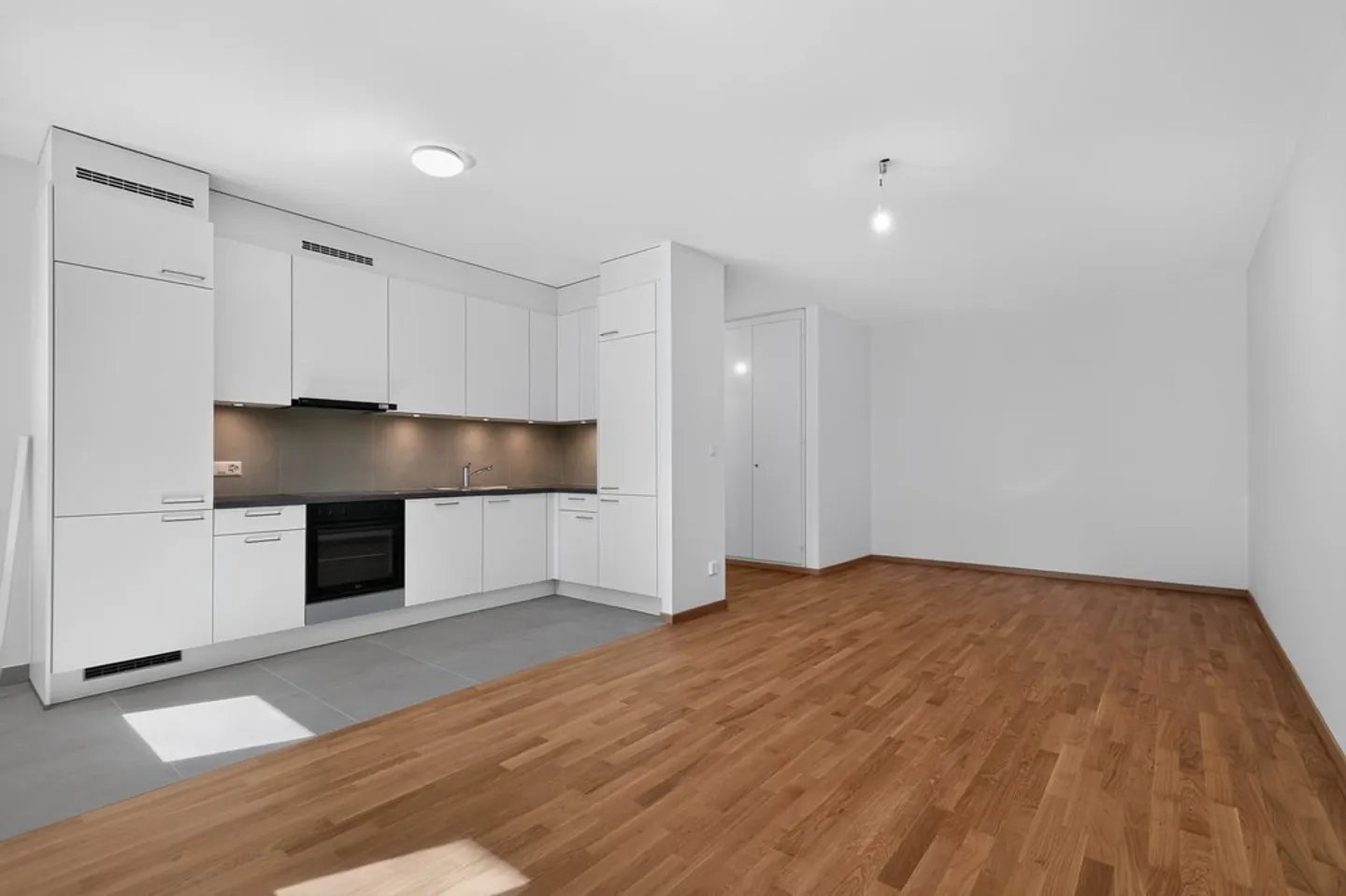 Apartment for rent - Photo 2 of 4