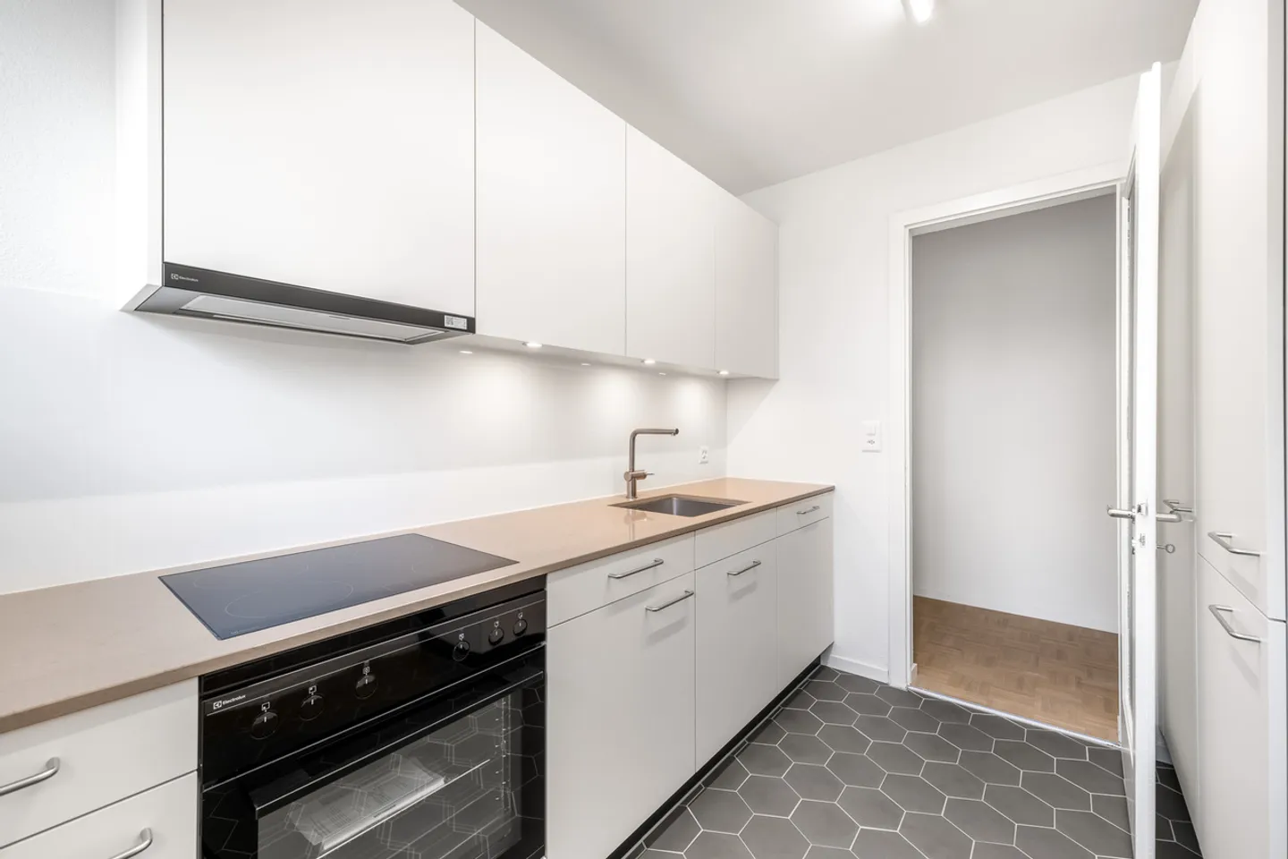 In the Heart of Zurich-Wiedikon - Living at the Pulse of the City - Photo 11 of 13