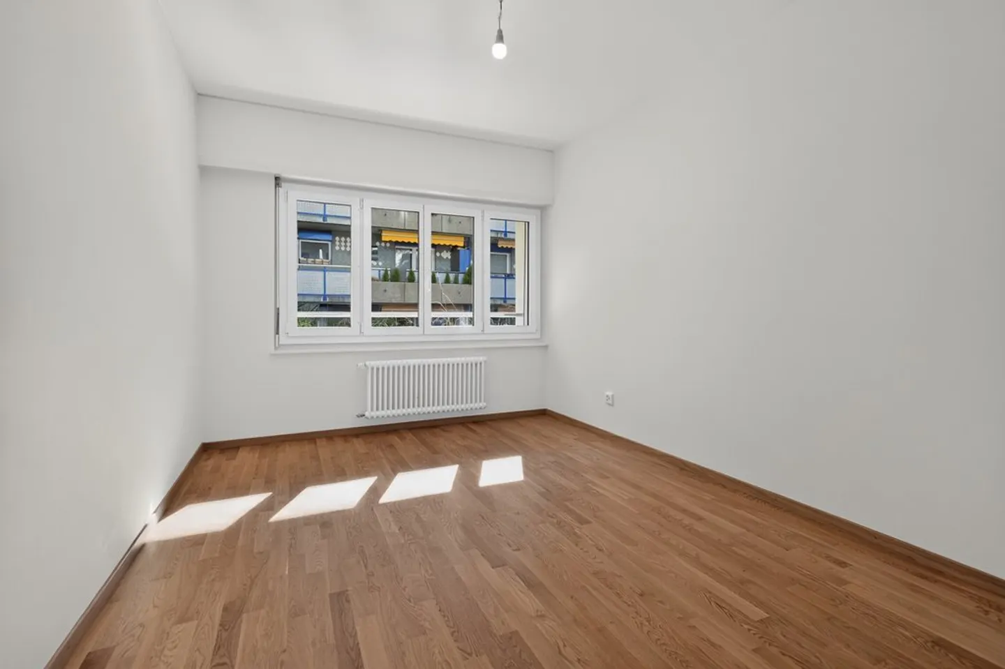Apartment for rent - Photo 3 of 4