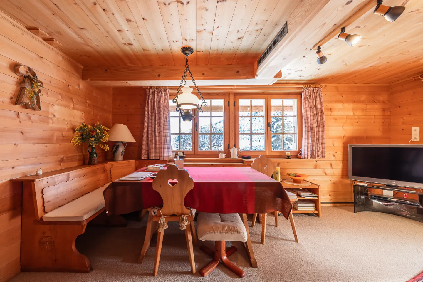 Chalet con carattere: un ambiente naturale e una vista mozzafiato - Foto 6 di 13