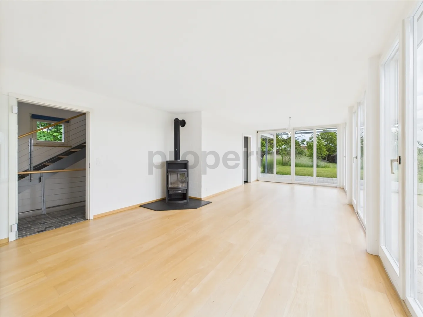 Casa unifamiliare modernizzata e indipendente a Lostorf - adatta alle famiglie, tranquilla e centralmente situata - Foto 2 di 12