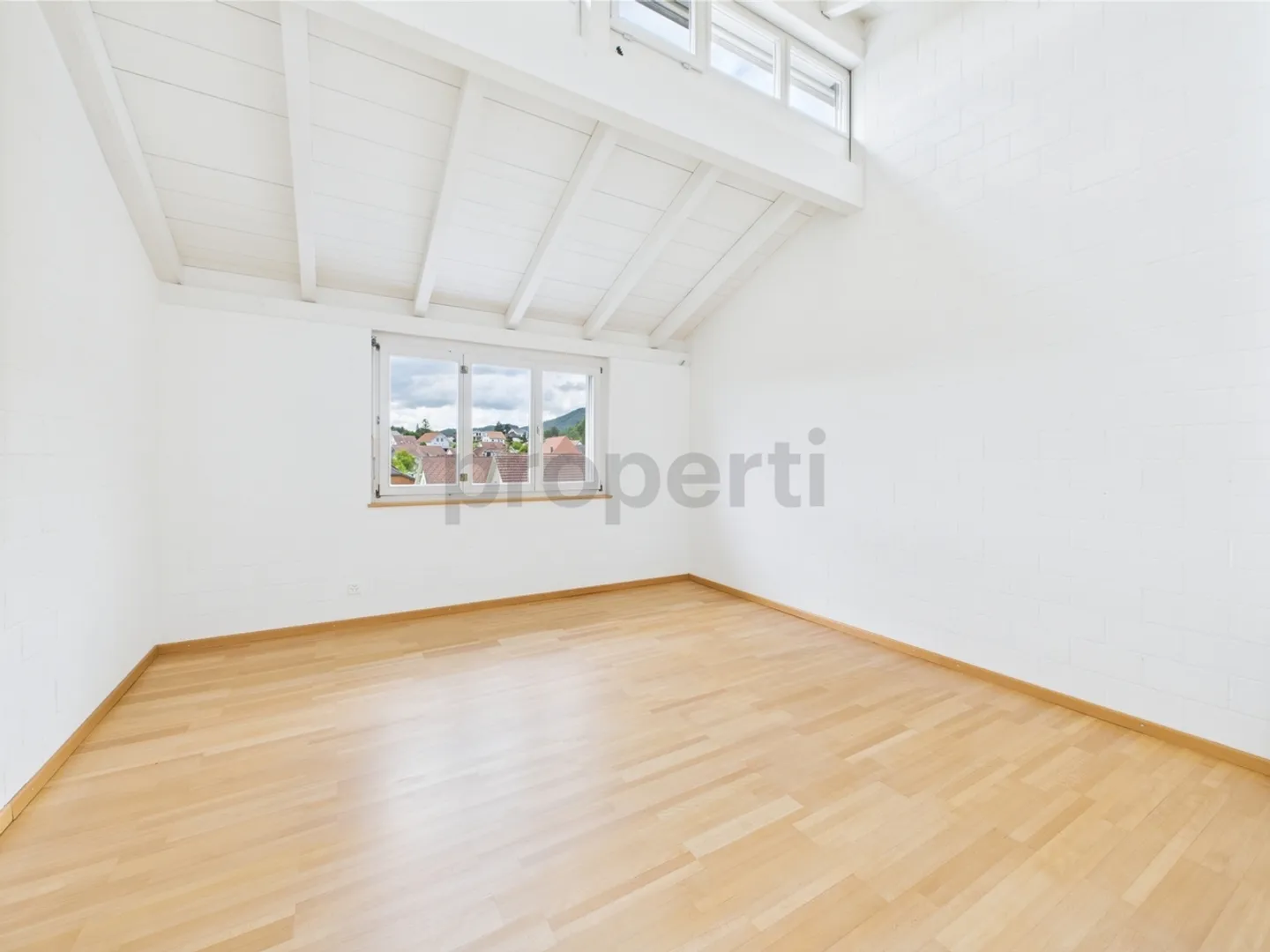 Casa unifamiliare modernizzata e indipendente a Lostorf - adatta alle famiglie, tranquilla e centralmente situata - Foto 5 di 12