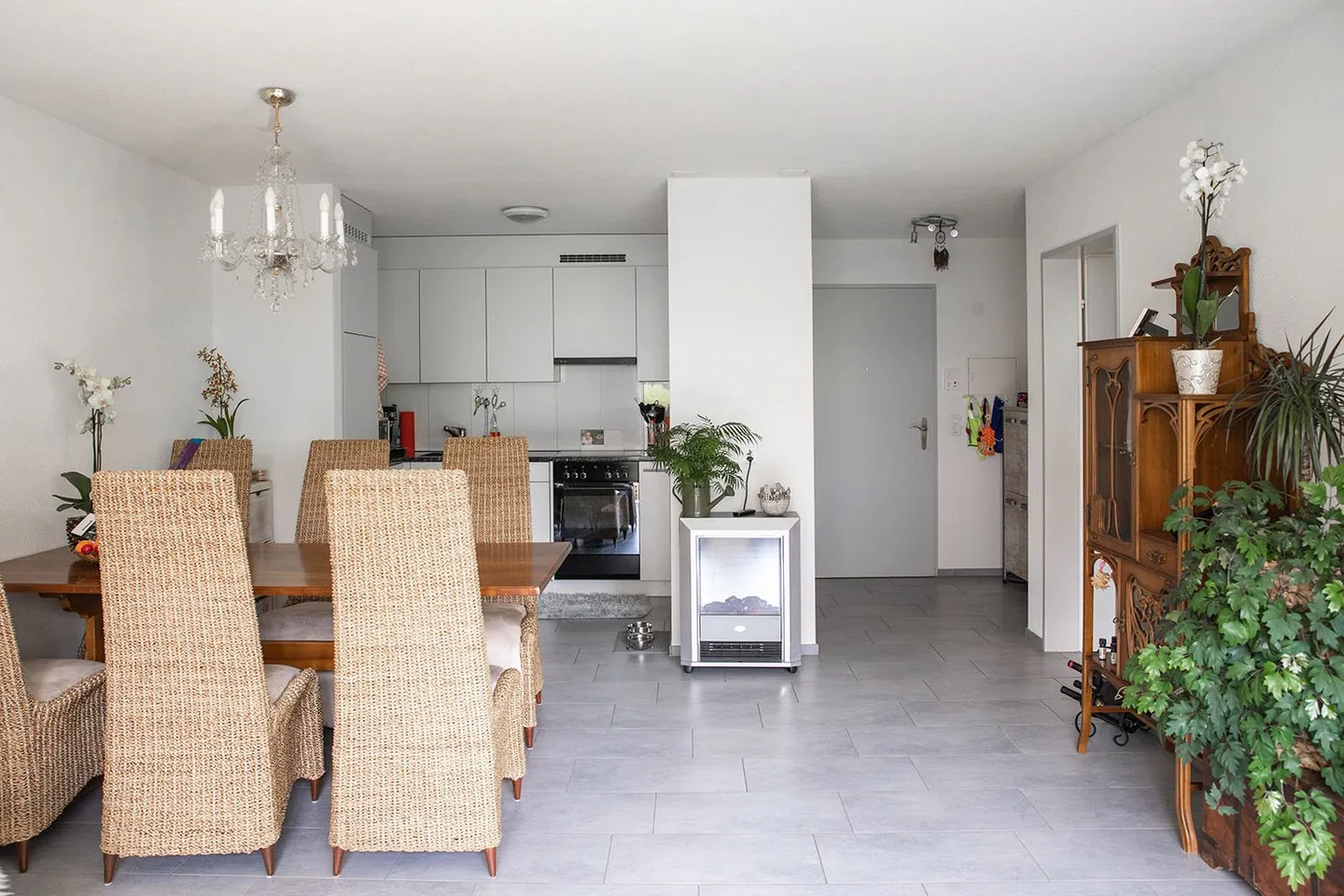 Appartamento 2½ locali ben tenuto con ascensore e panorama montano - Foto 1 di 7