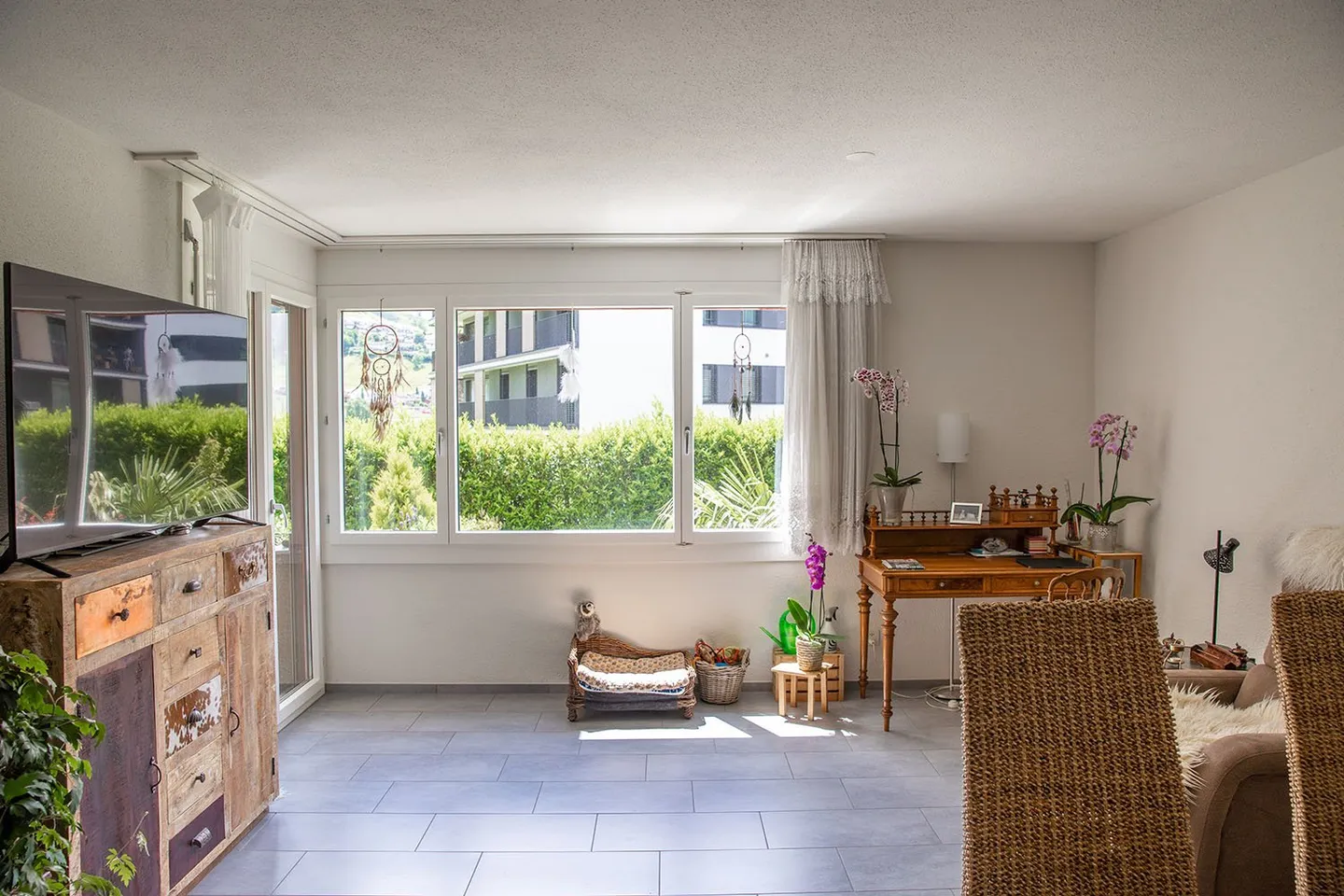 Appartamento 2½ locali ben tenuto con ascensore e panorama montano - Foto 2 di 7