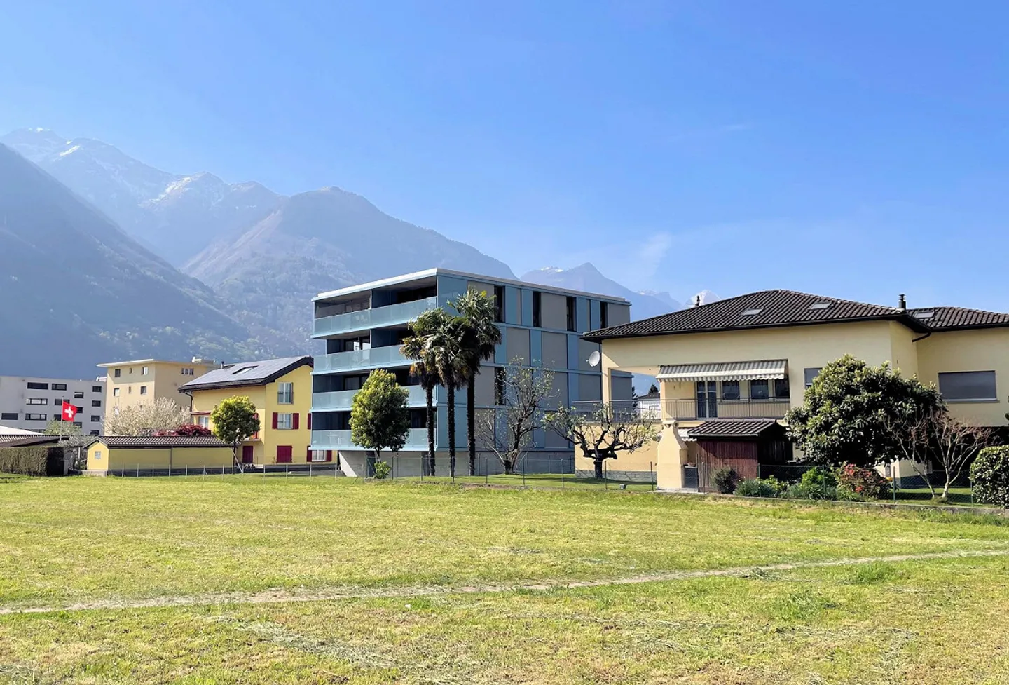 Spazioso appartamento all'ultimo piano con grande terrazza - Foto 3 di 13