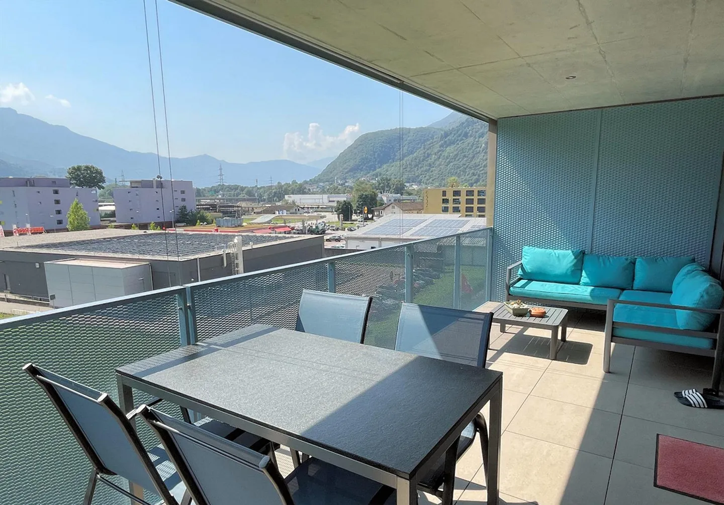 Spazioso appartamento all'ultimo piano con grande terrazza - Foto 11 di 13