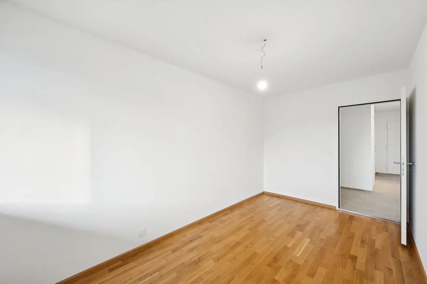 Lichtdurchflutete Wohnung mit grossem Balkon an ruhiger Lage - Foto 5 von 10