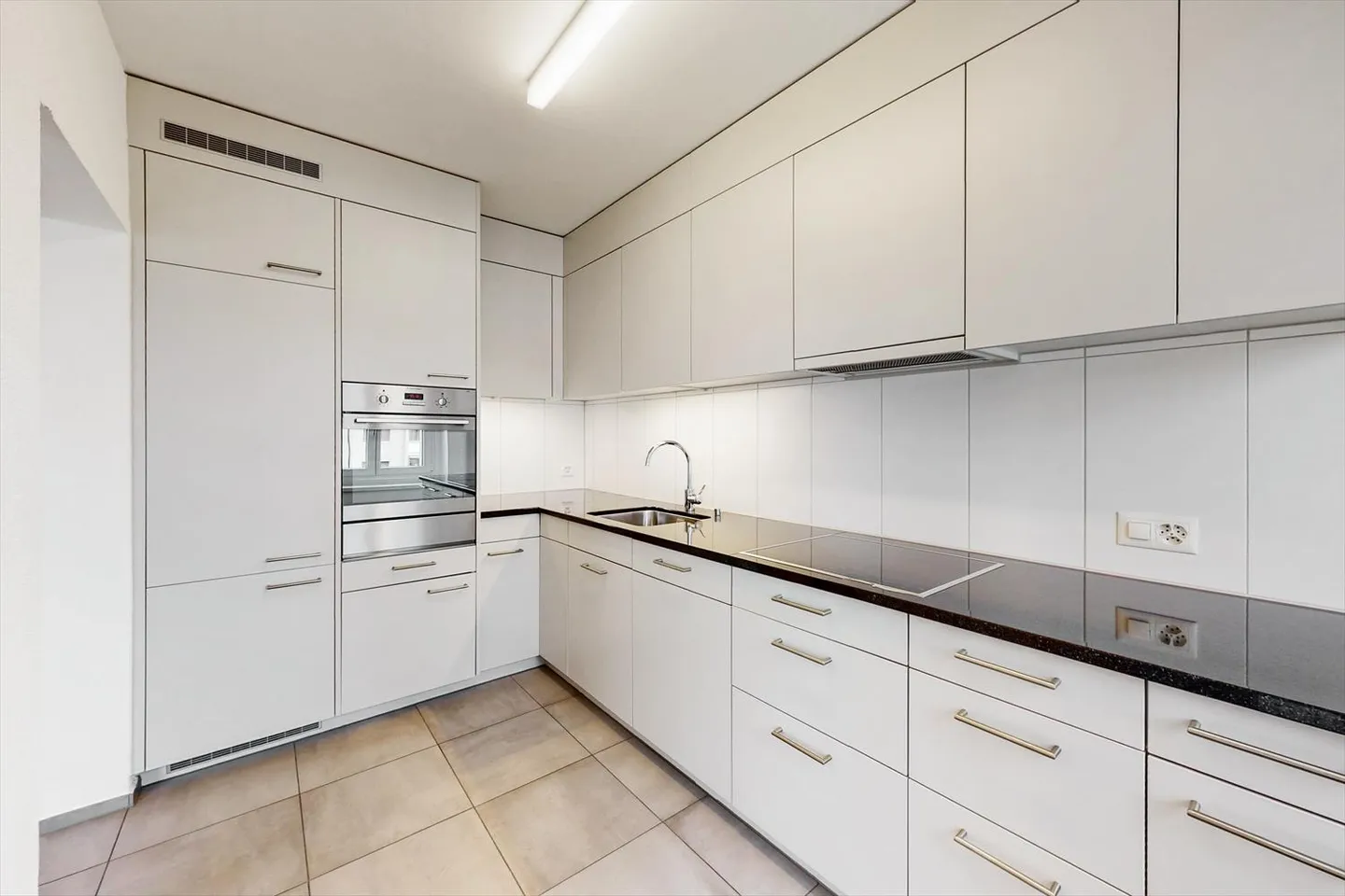 Apartment for rent - Photo 2 of 12