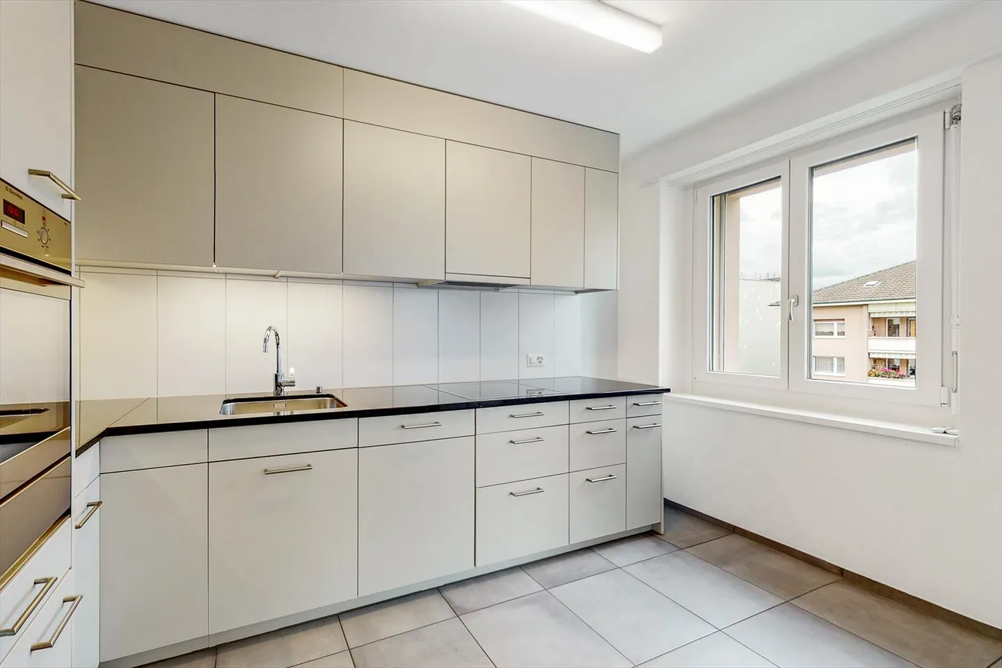 Apartment for rent - Photo 3 of 12