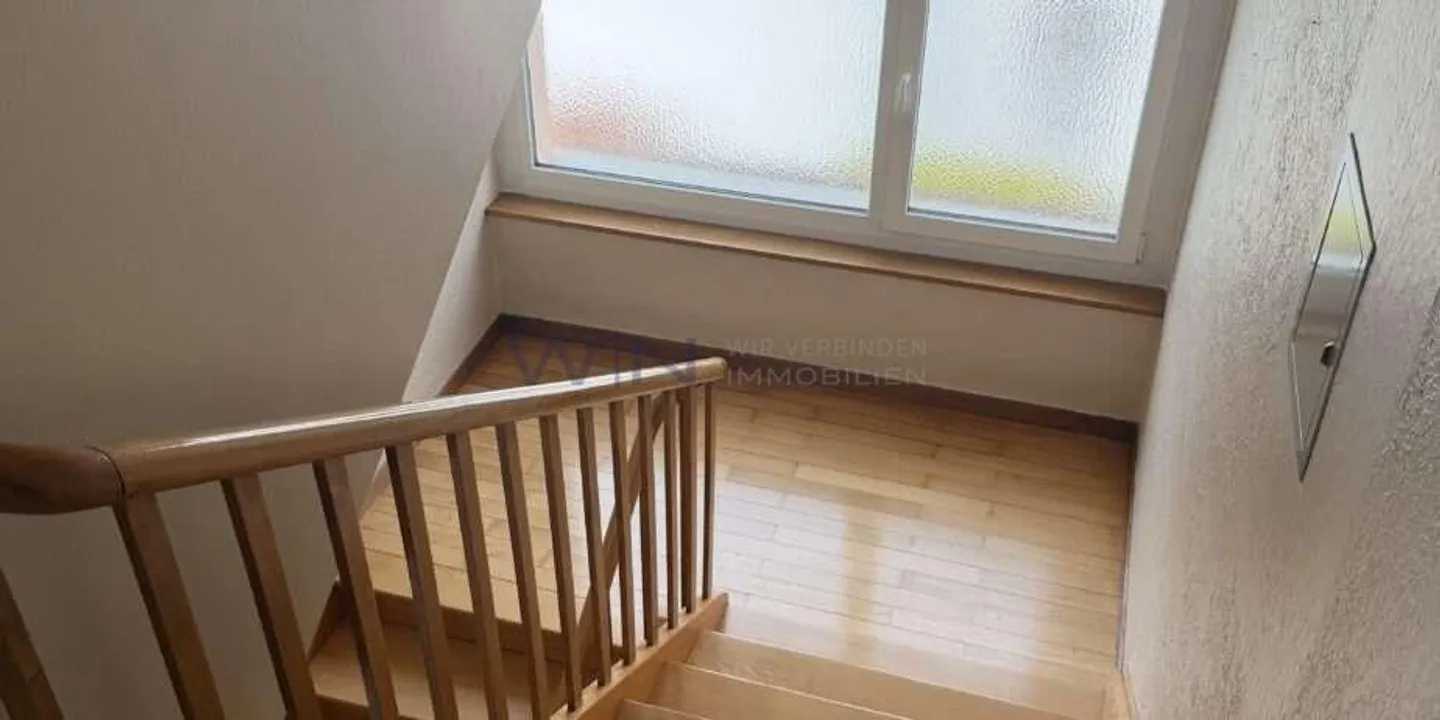Geräumiges freistehendes Haus mit Garten - Foto 4 von 13