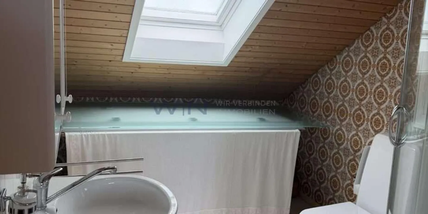 Geräumiges freistehendes Haus mit Garten - Foto 6 von 13
