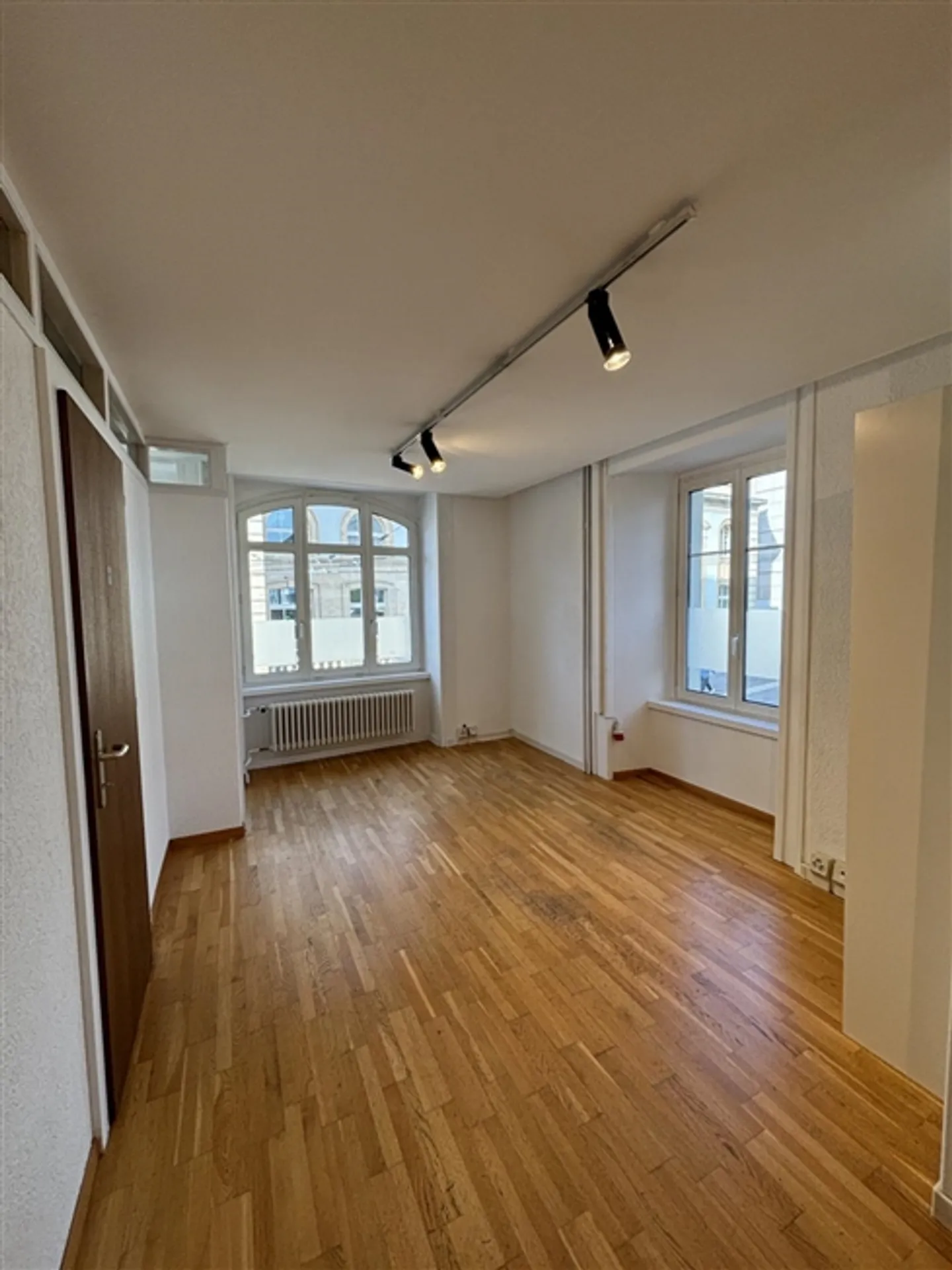 Bureau à louer au cœur du centre-ville de La Chaux-de-Fonds - Photo 1 sur 5