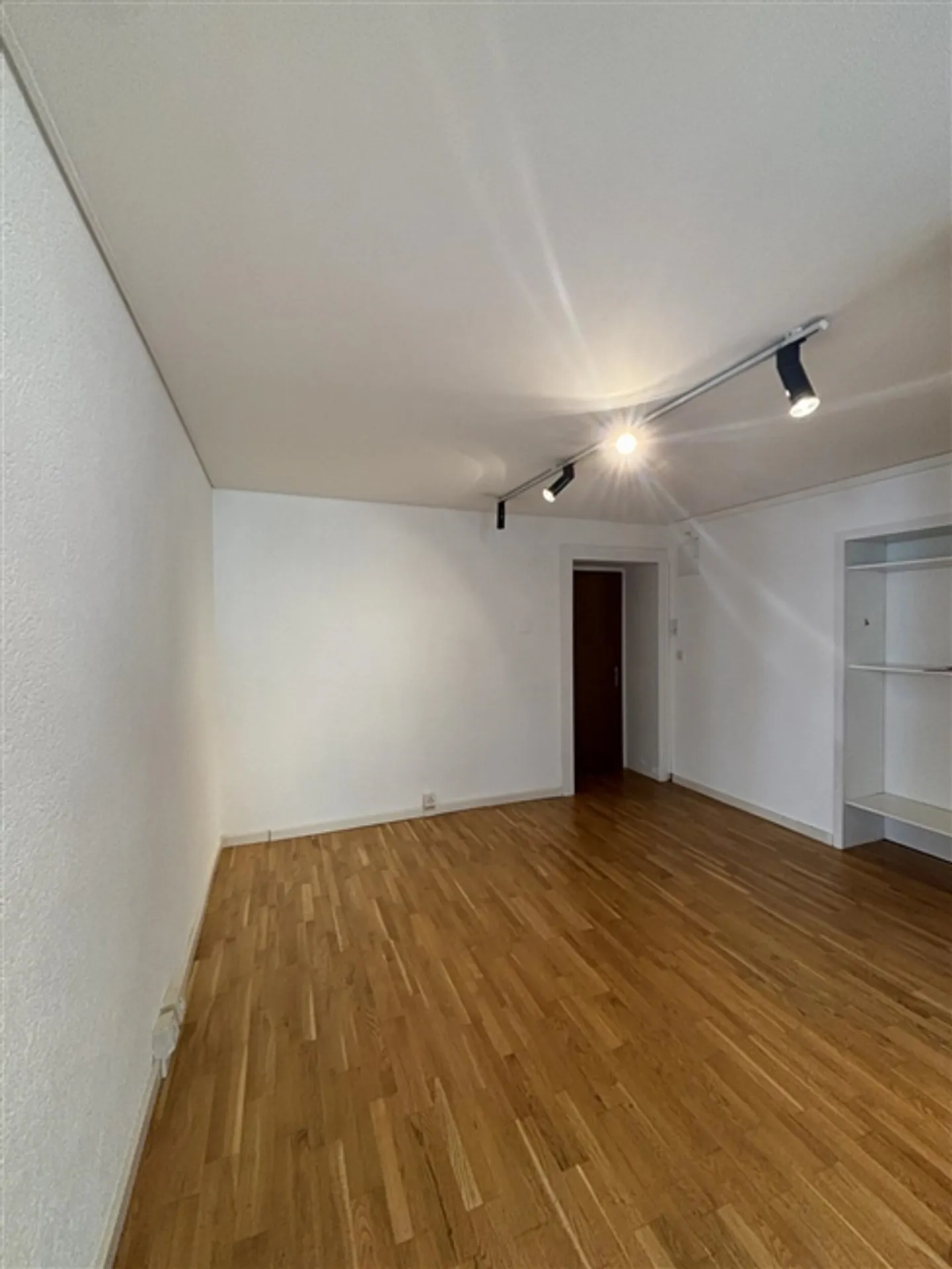 Bureau à louer au cœur du centre-ville de La Chaux-de-Fonds - Photo 2 sur 5