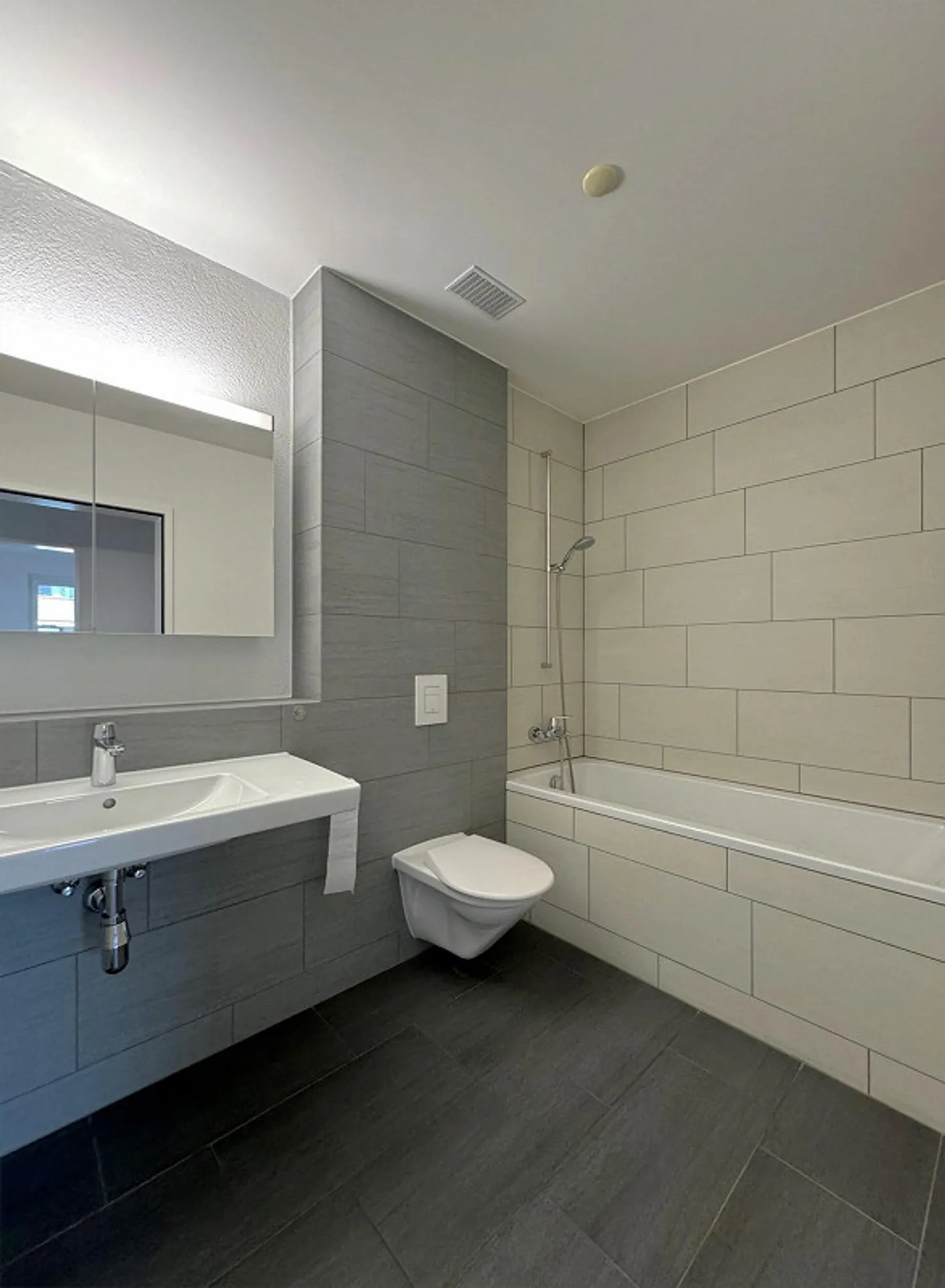 High-quality 5.5-room apartment in the Fuchsloch development - Photo 6 of 9