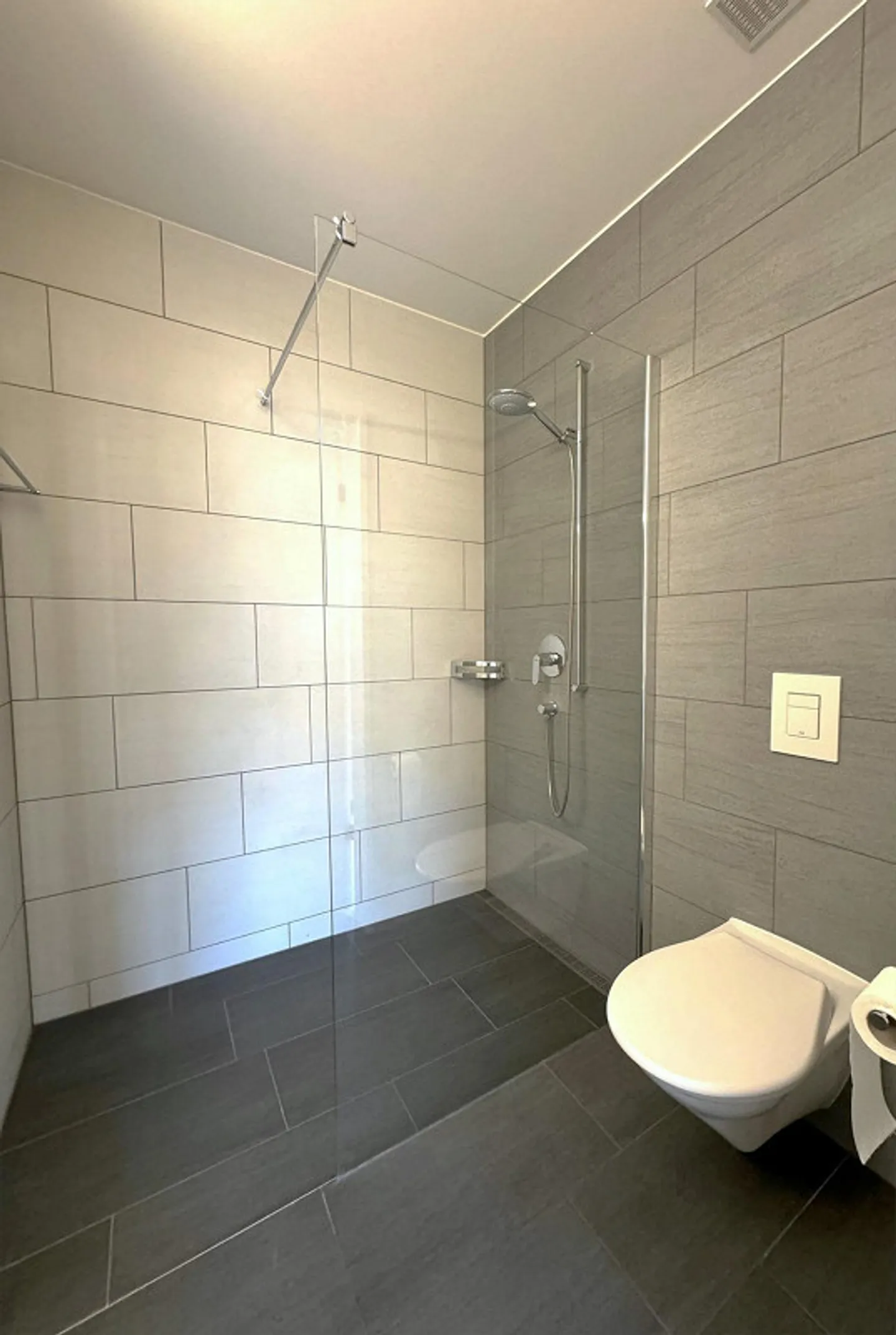 High-quality 5.5-room apartment in the Fuchsloch development - Photo 7 of 9