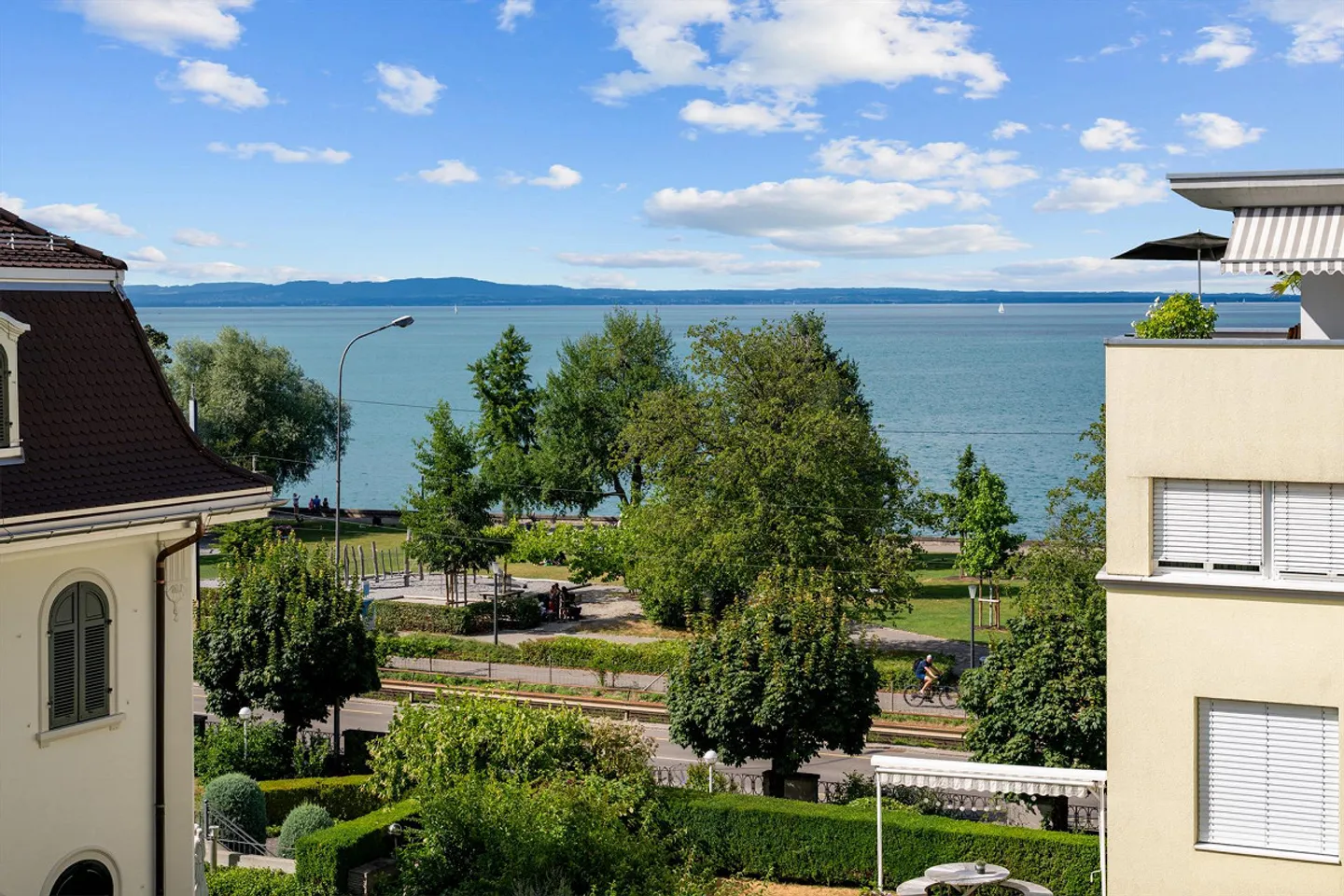 Exclusive 5 1/2 room penthouse apartment with lake view - Photo 1 of 15