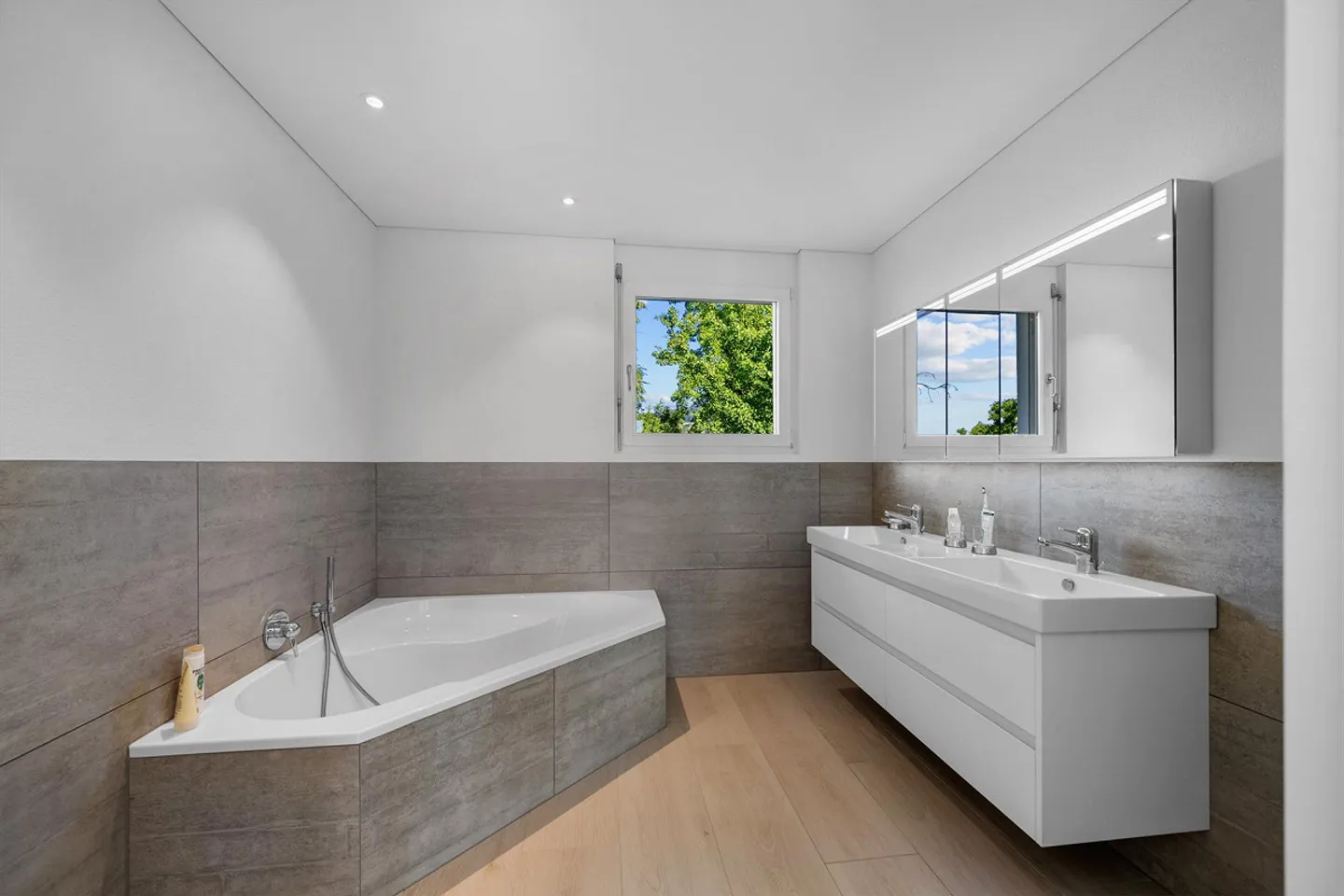 Exclusive 5 1/2 room penthouse apartment with lake view - Photo 15 of 15