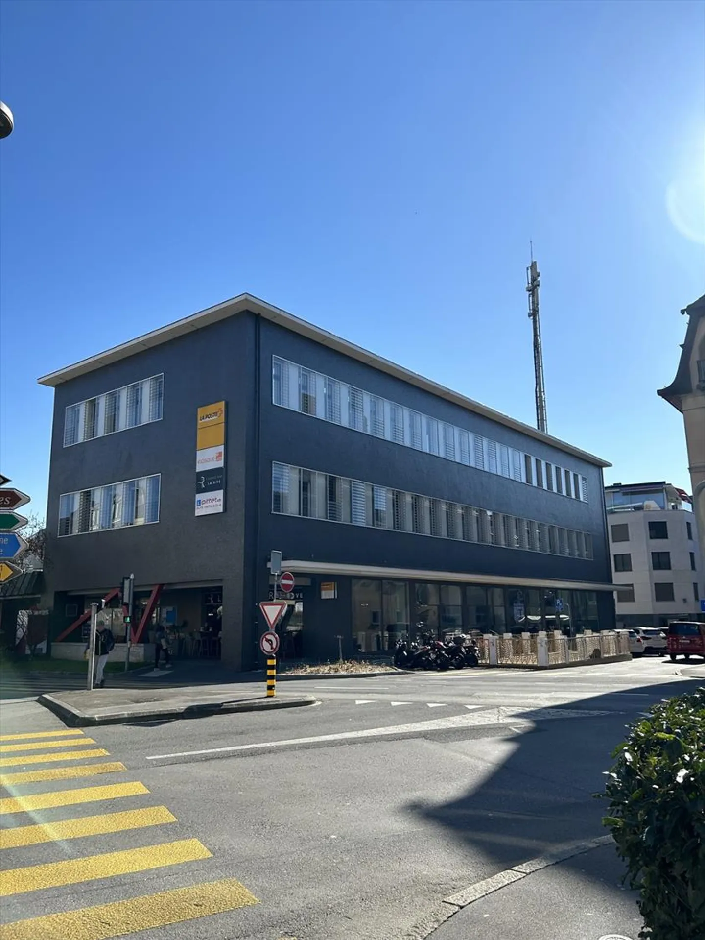 For rent - Administrative premises of 361 m² - Photo 1 of 3