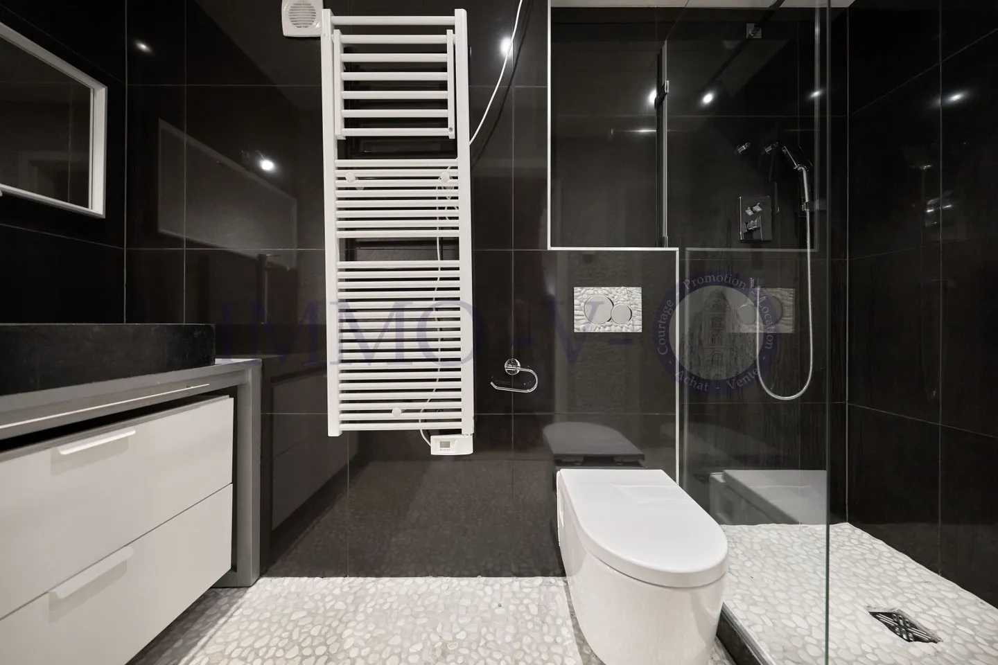 SPAZIOSA CASA DI VILLAGGIO CON BALCONE E TERRAZZA A 30 METRI DAL LAGO - Foto 10 di 13