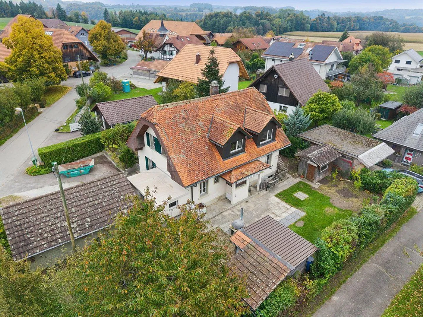 Charmantes Wohnhaus mit zwei Wohnungen und grossem Umschwung - Foto 4 von 13