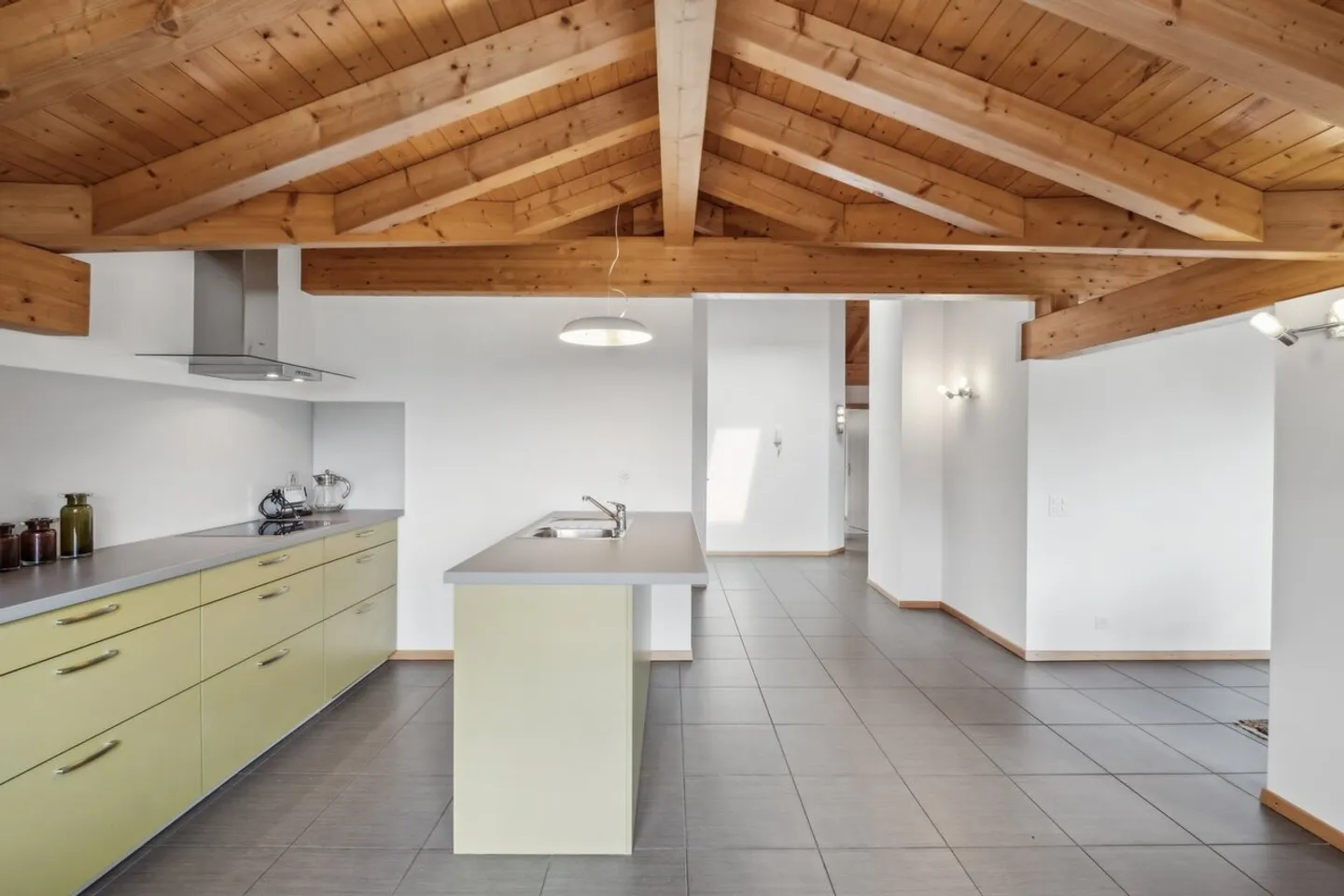 An exceptional view, on the top floor! - Photo 2 of 8