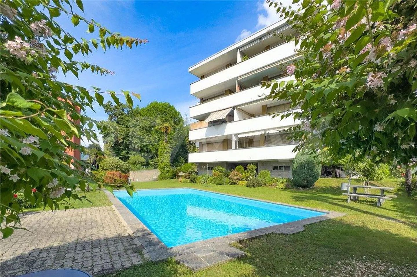3,5-Zimmer-Wohnung mit Schwimmbad - Foto 3 von 13
