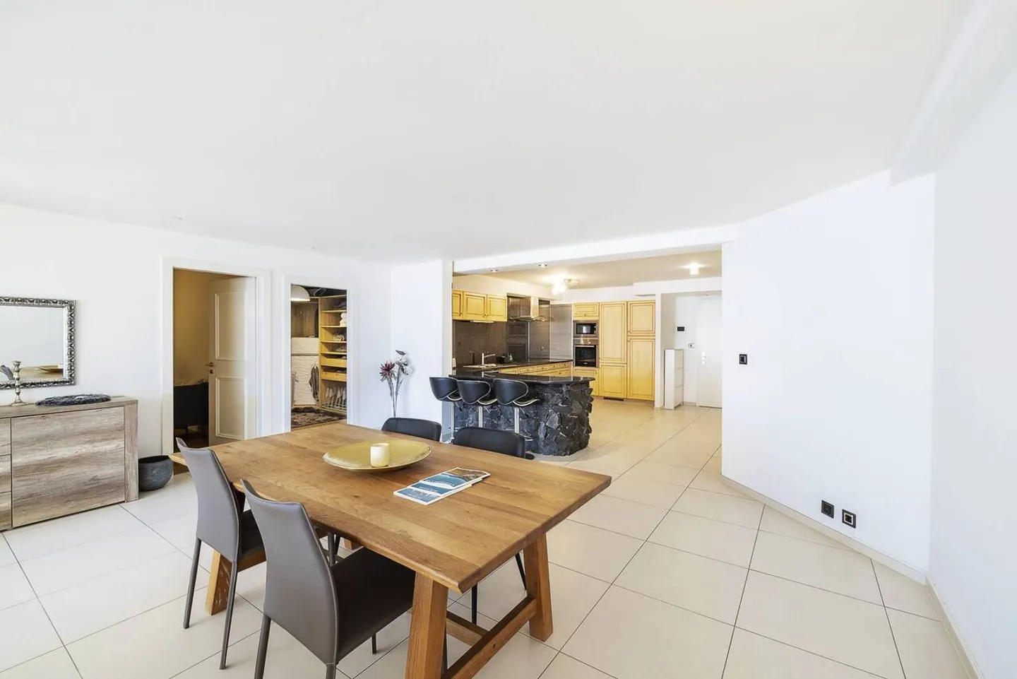 A 1 min. dal lago - grande appartamento di 3 locali - 128 m2 con vista lago - Foto 5 di 12