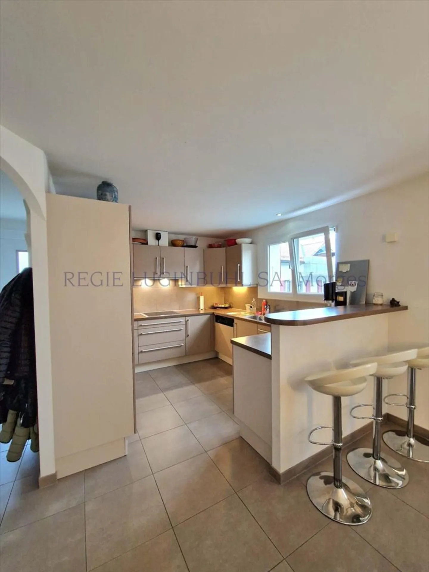 Apartment for rent - Photo 2 of 13